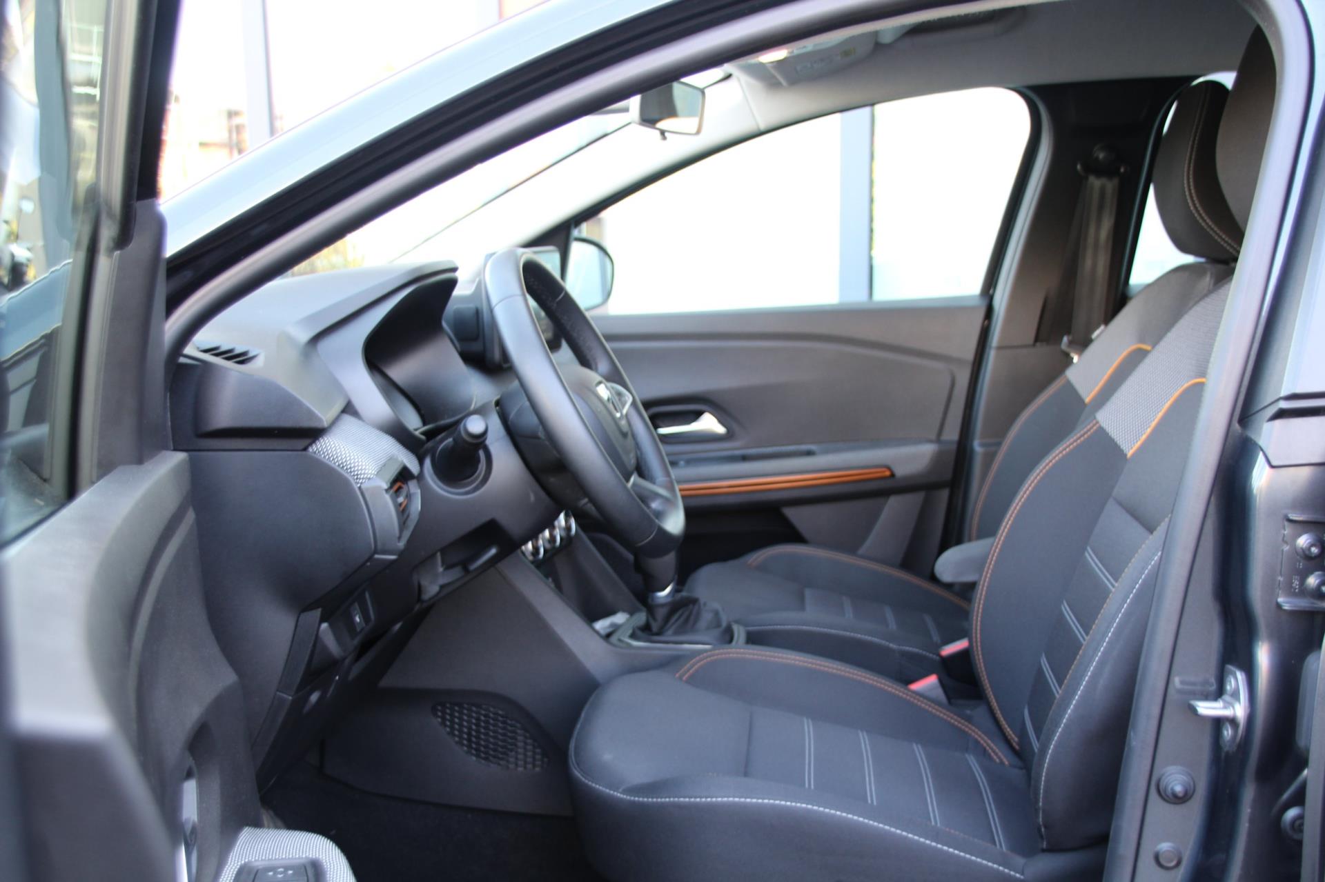 dacia-sandero-stepway-image8.jpg