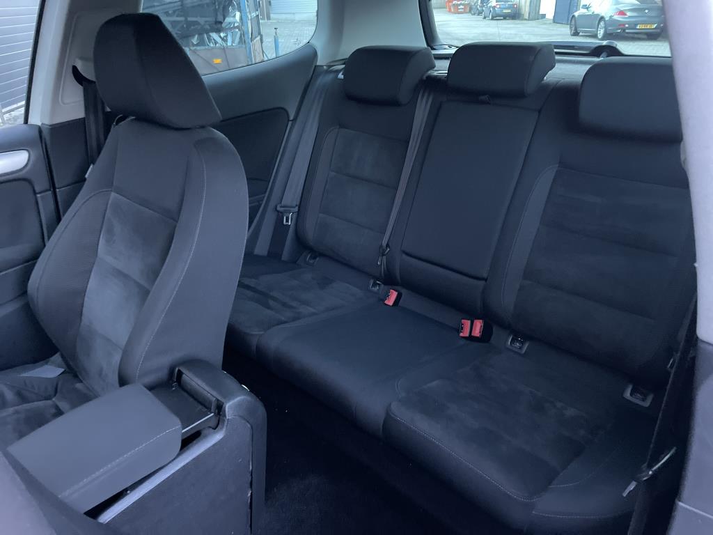 volkswagen-golf-image9.jpg