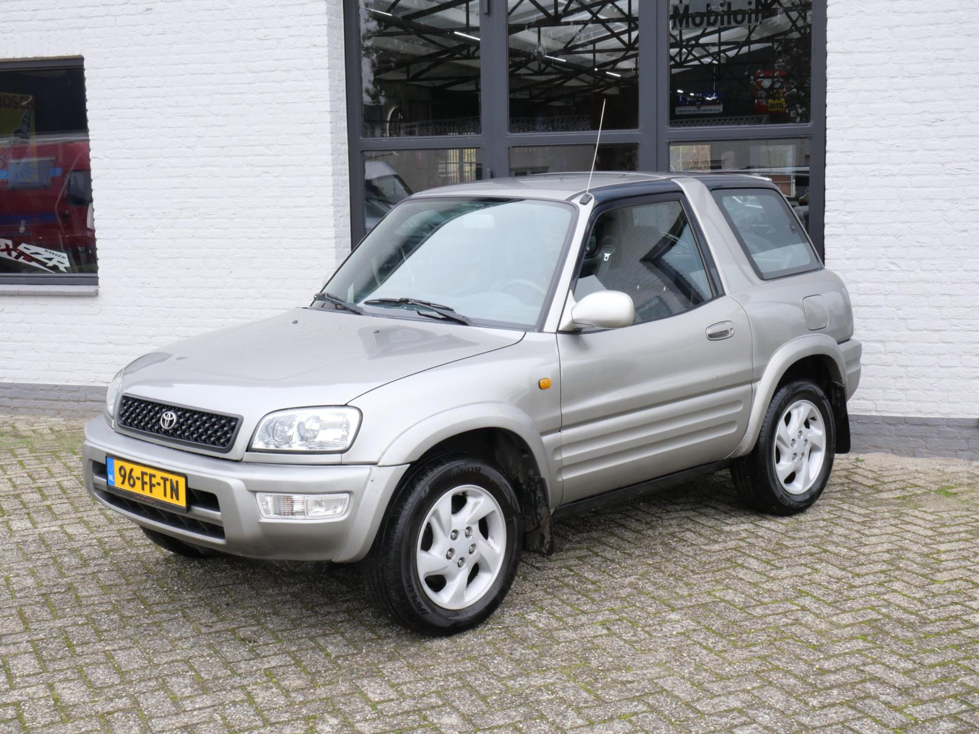609232763/toyota-funcruiser-rav4-image1.jpg