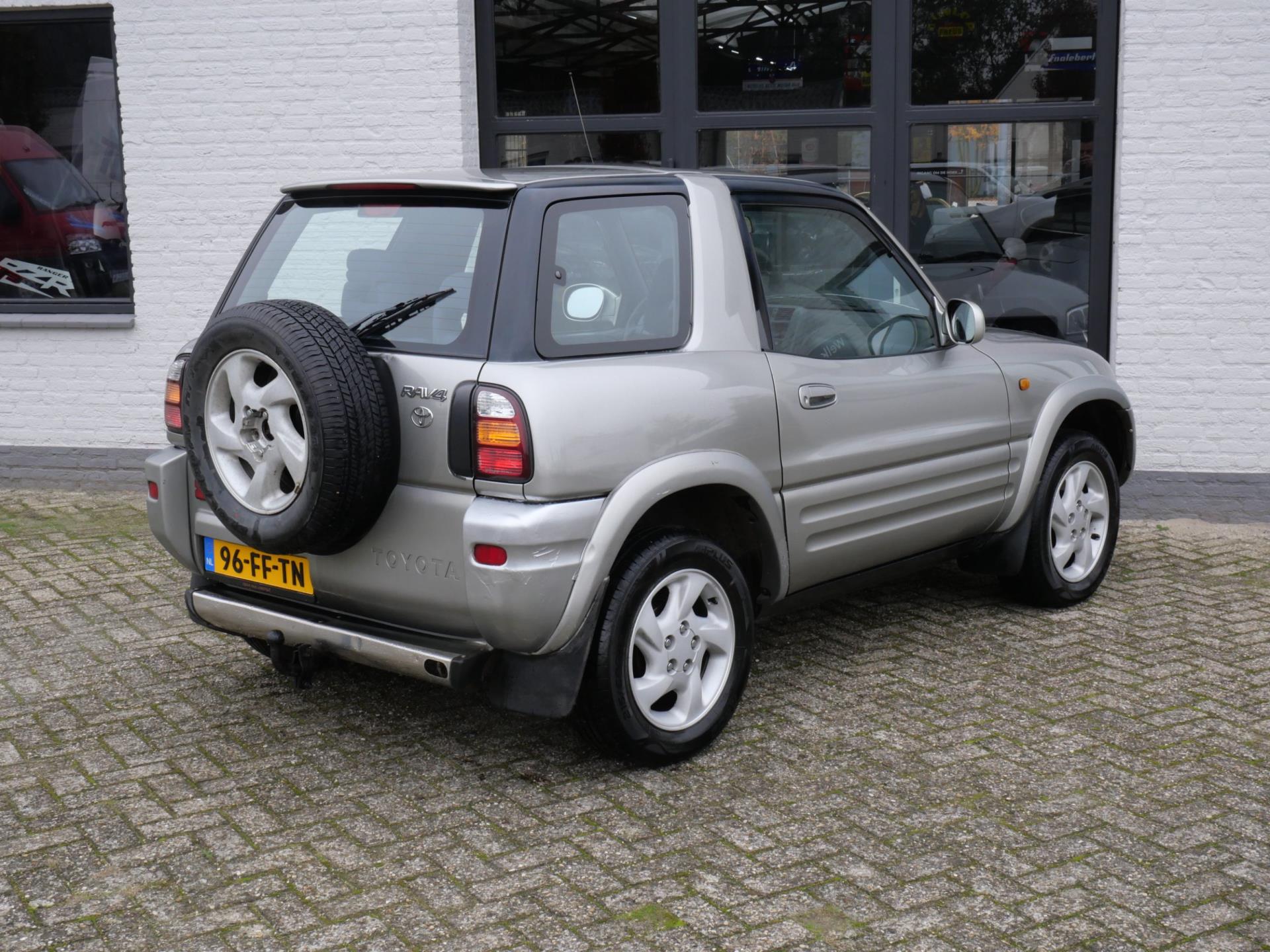 toyota-funcruiser-rav4-image5.jpg