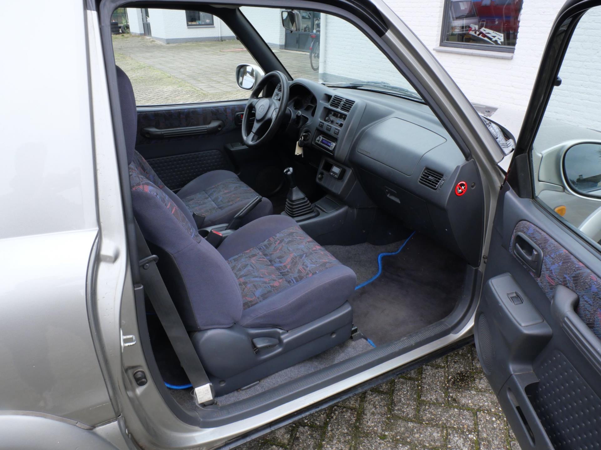 toyota-funcruiser-rav4-image6.jpg