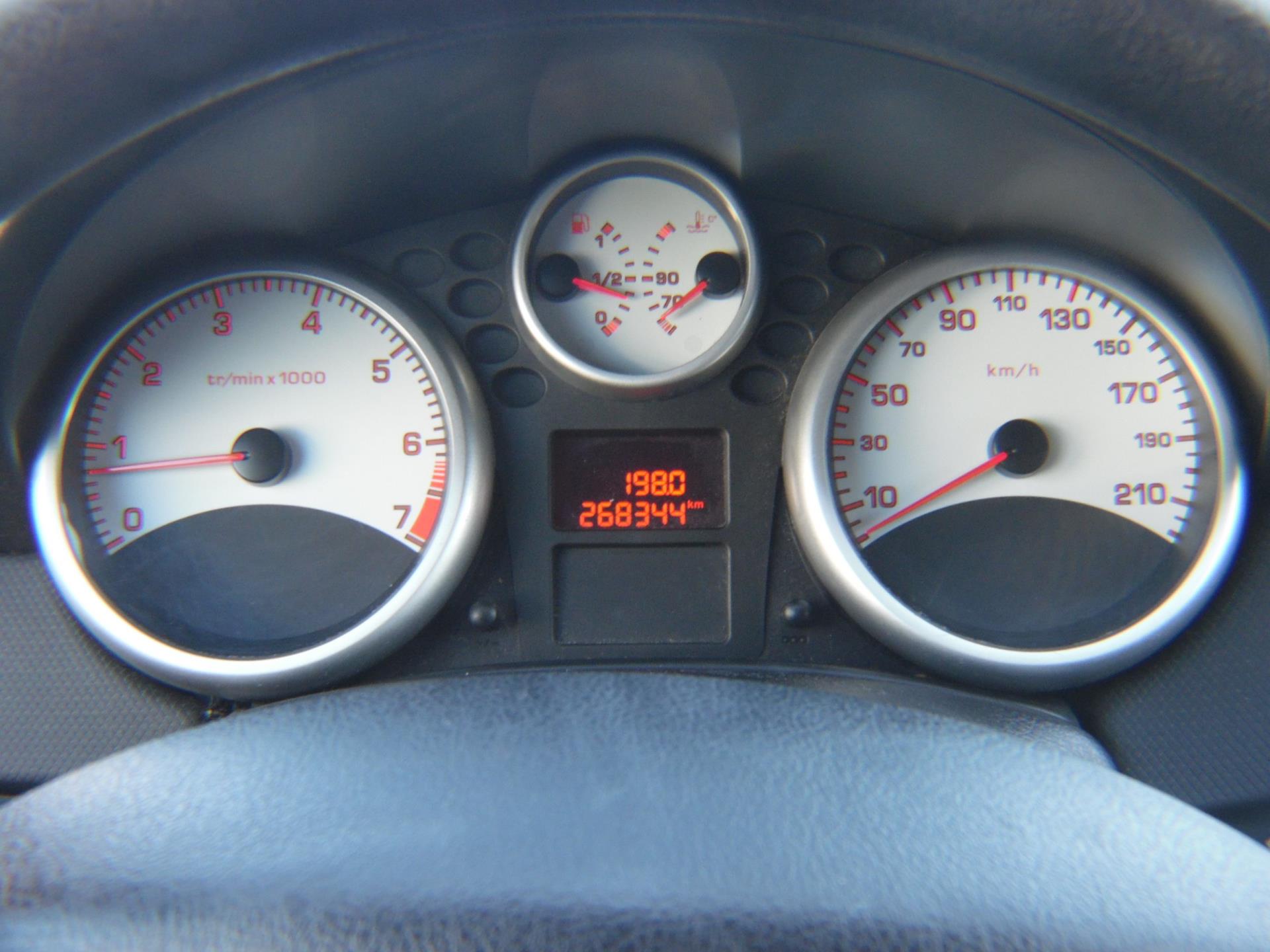 peugeot-207-image7.jpg