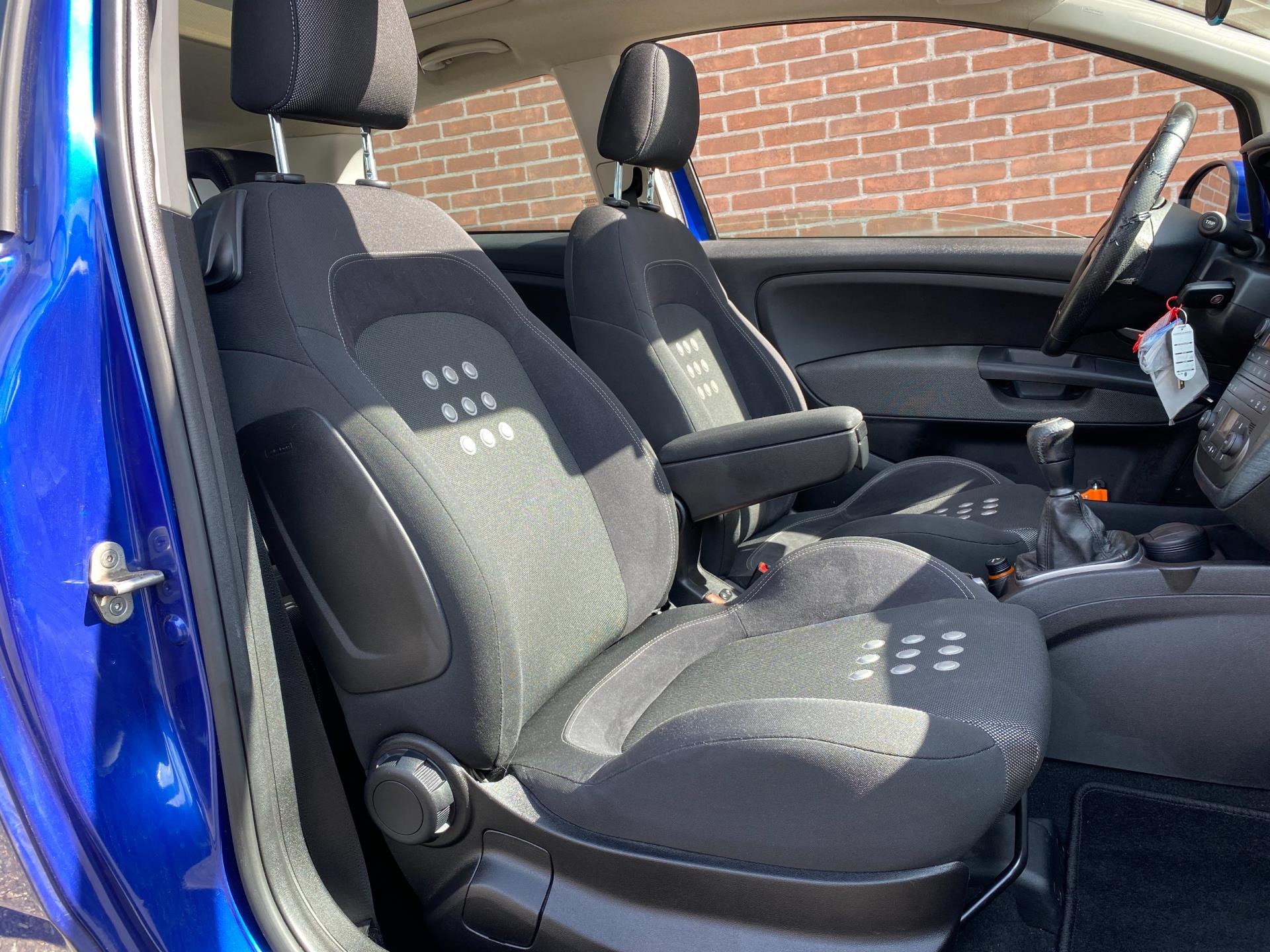 fiat-grande-punto-image10.jpg