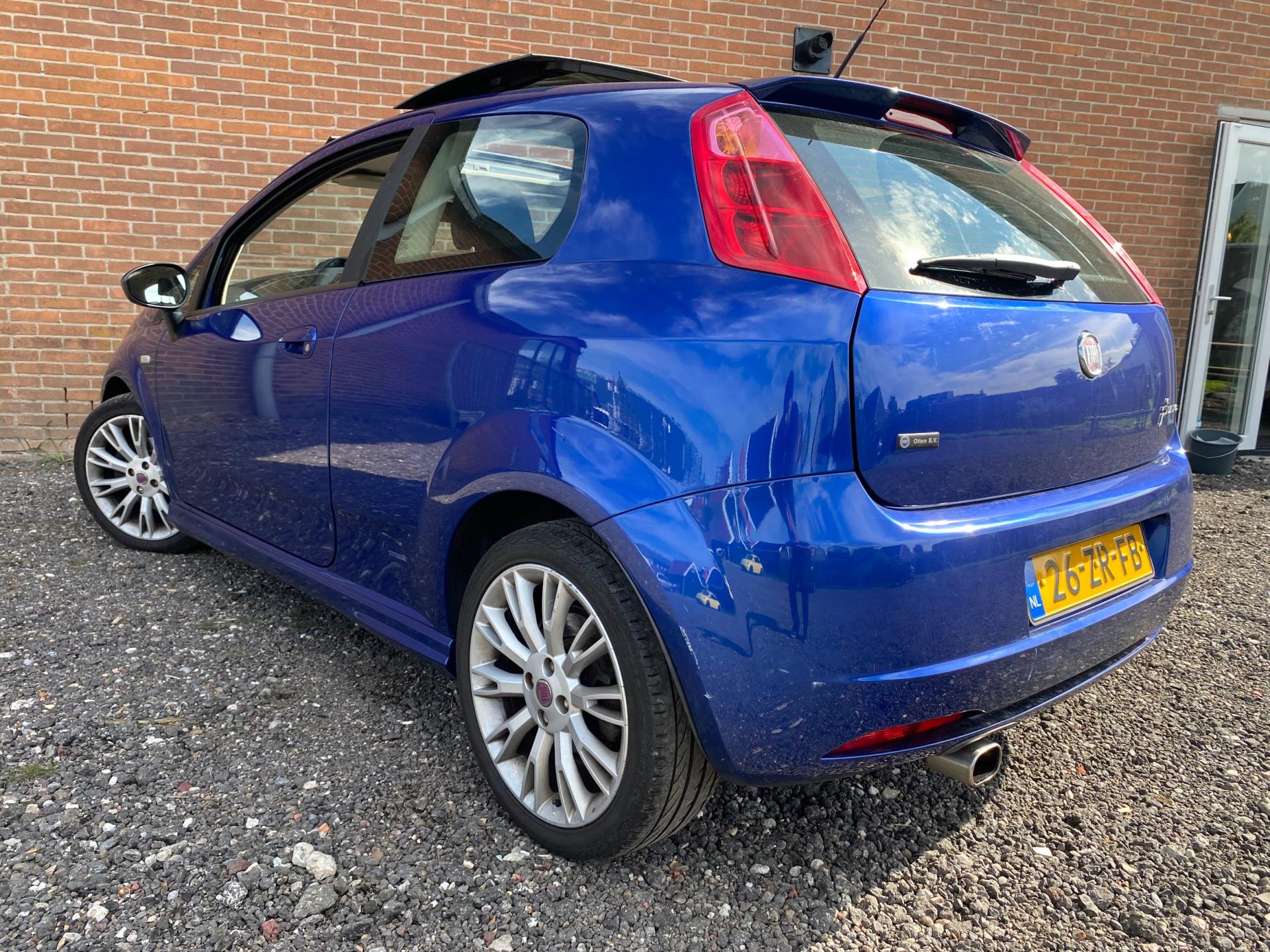 fiat-grande-punto-image3.jpg