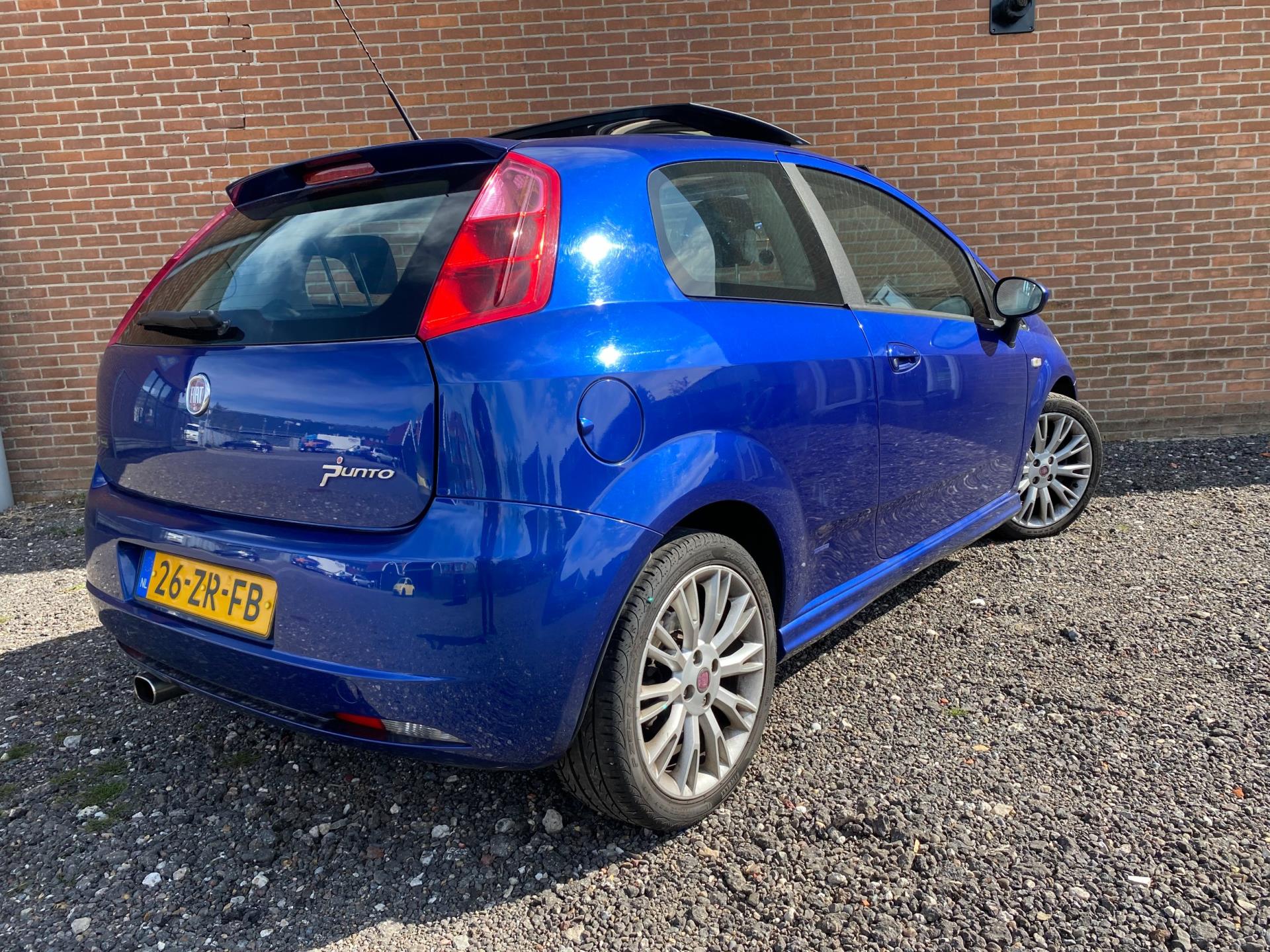 fiat-grande-punto-image4.jpg