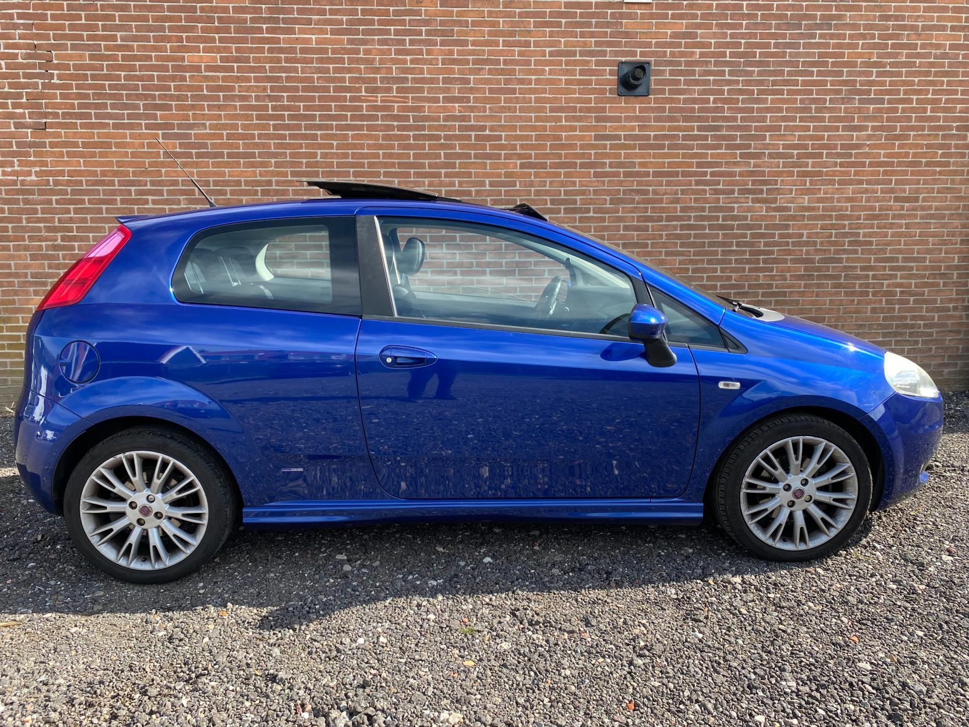 fiat-grande-punto-image5.jpg