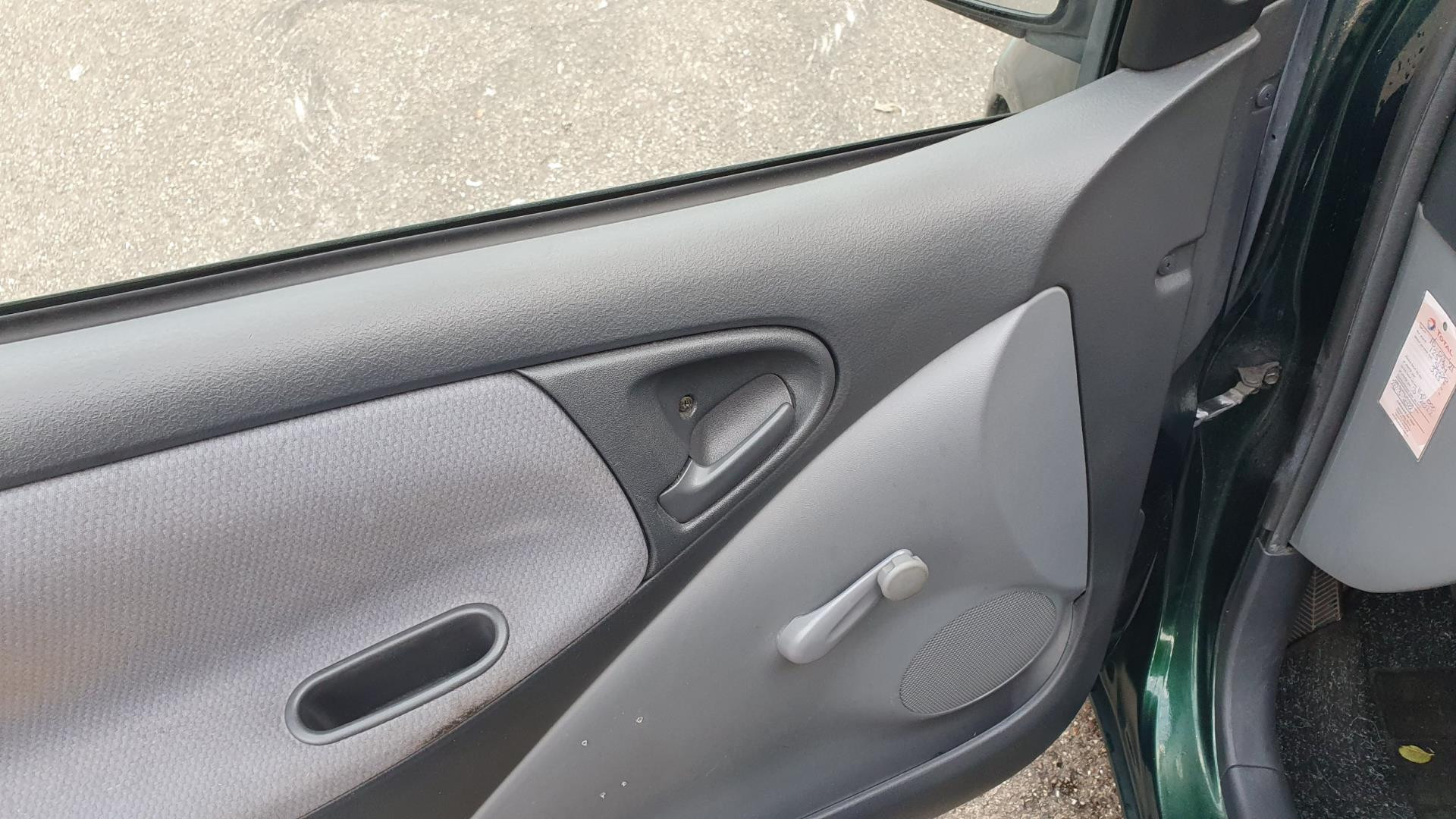 toyota-yaris-image6.jpg