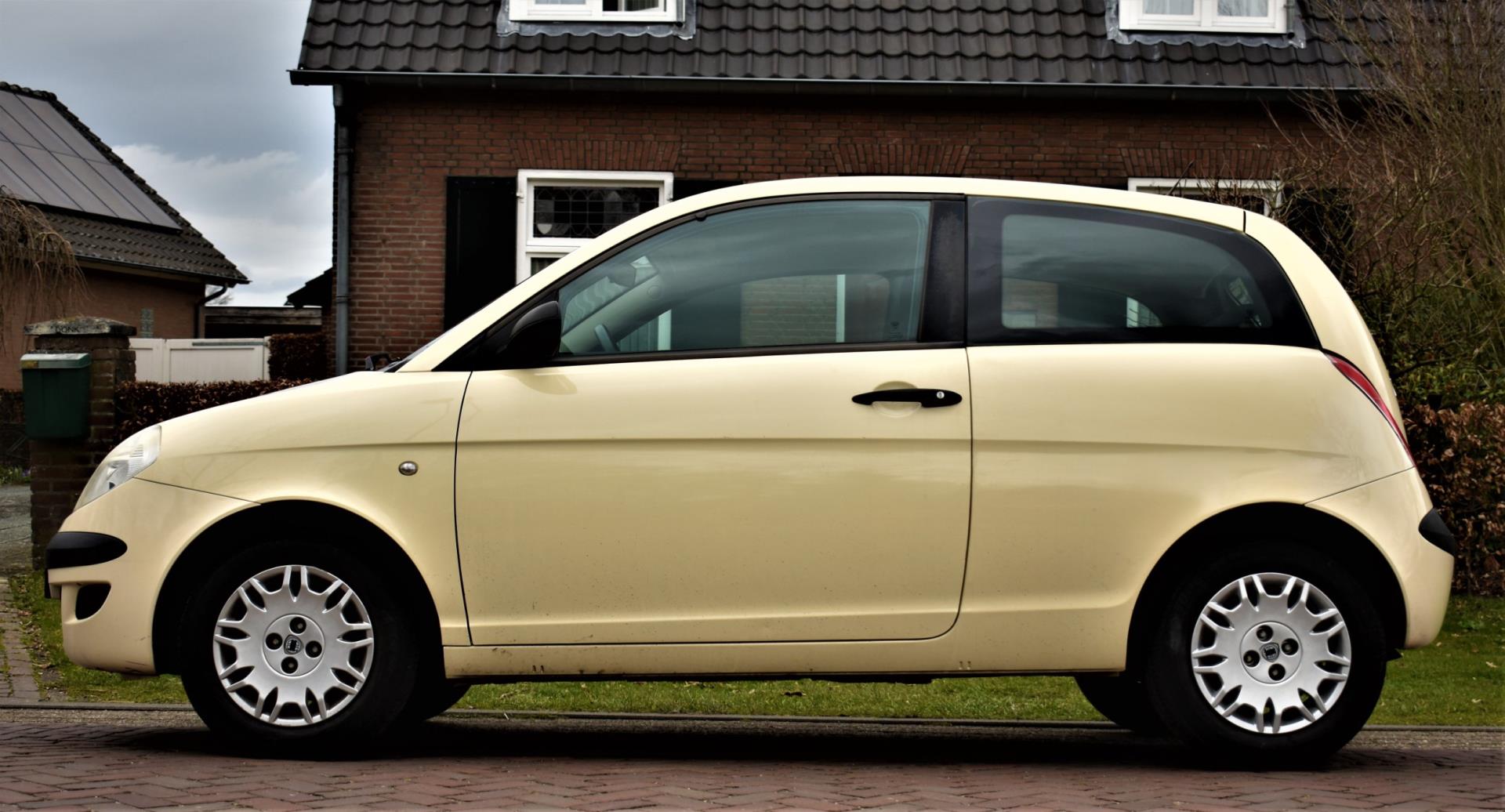 lancia-ypsilon-image4.jpg