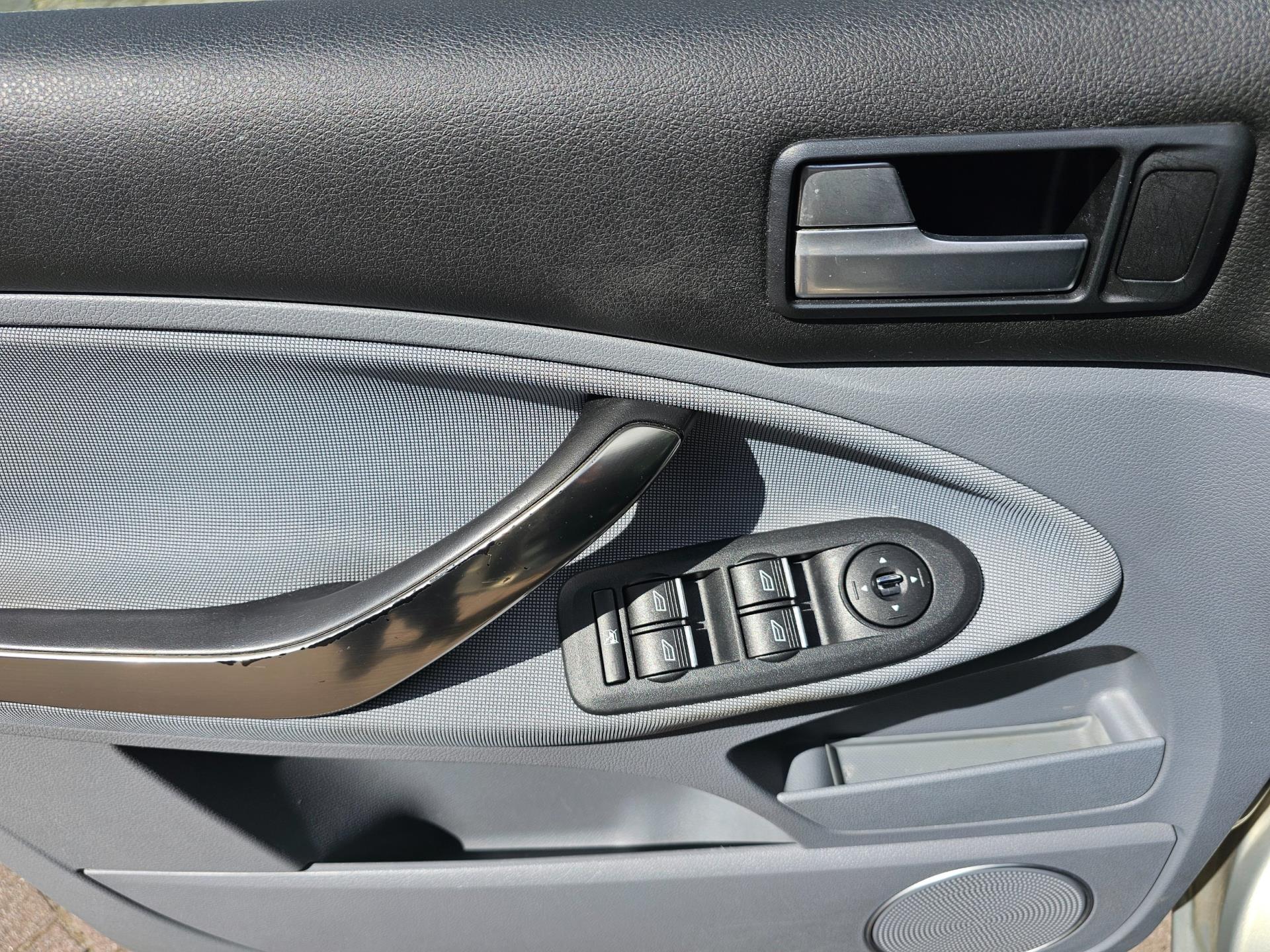 ford-c-max-image8.jpg