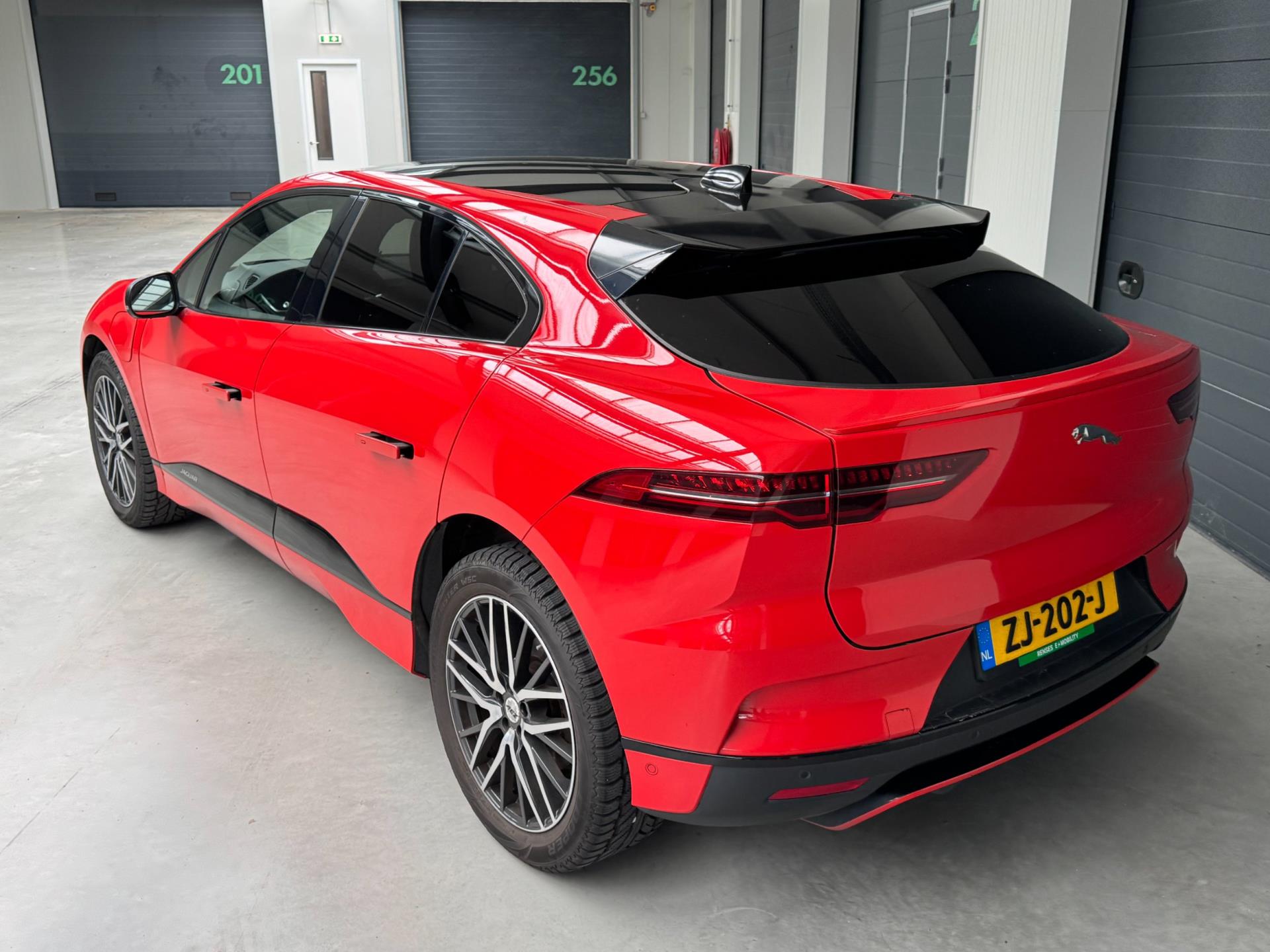 jaguar-i-pace-image2.jpg