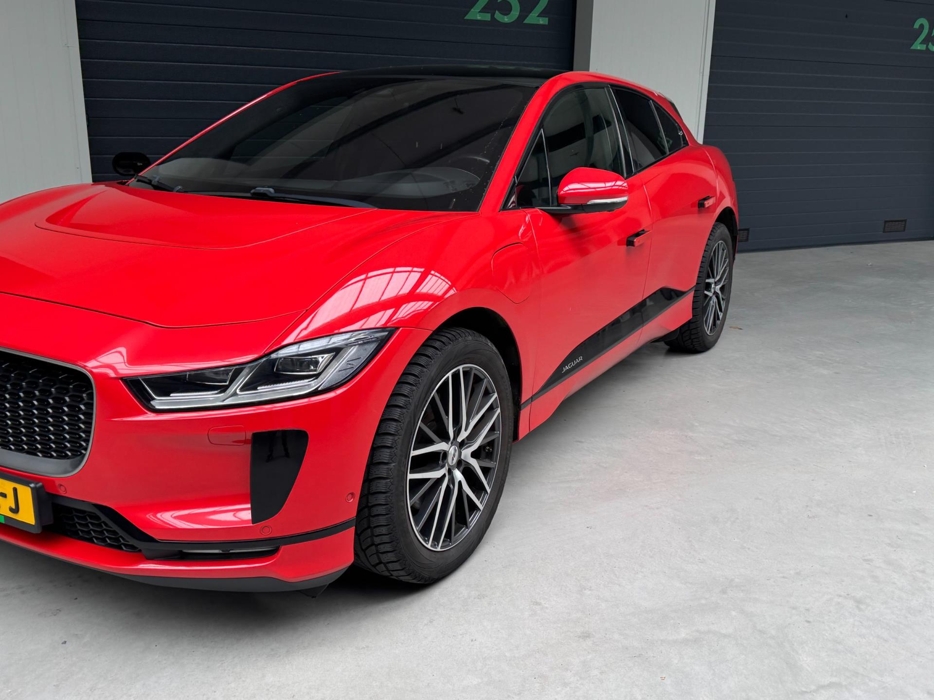 jaguar-i-pace-image3.jpg
