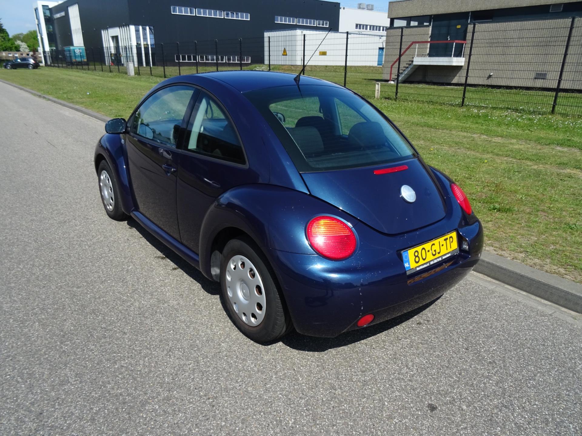 volkswagen-new-beetle-image4.jpg
