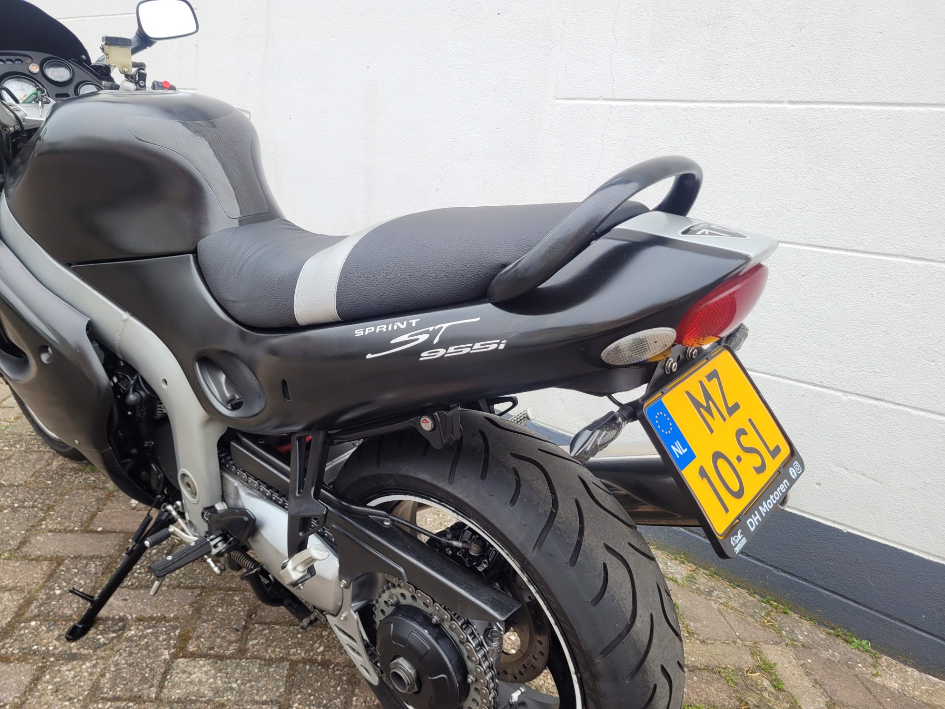 triumph--image10.jpg