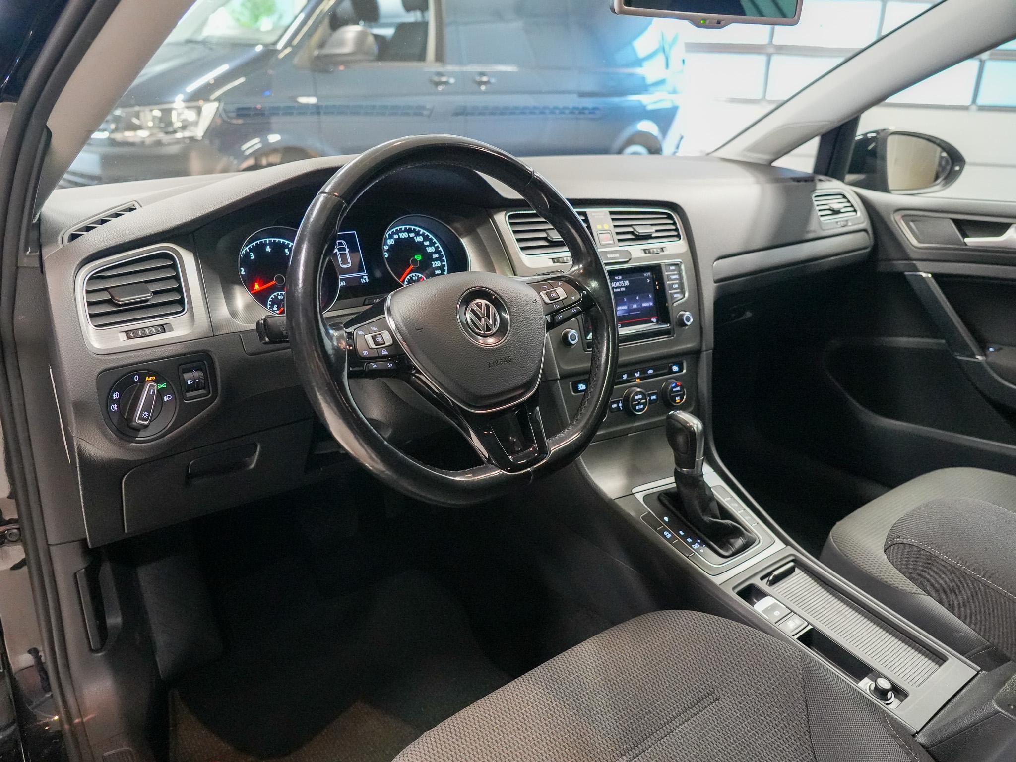 volkswagen-golf-image9.jpg
