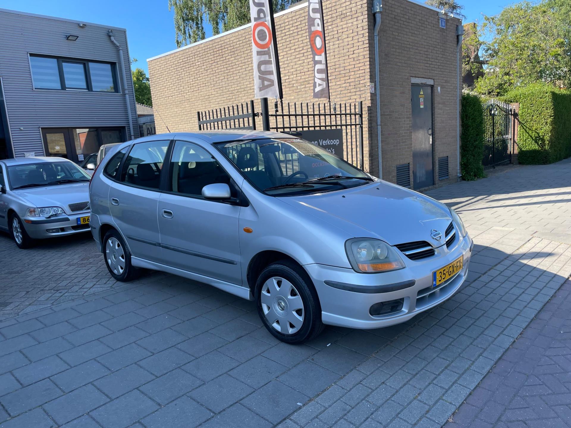 nissan-almera-tino-image3.jpg