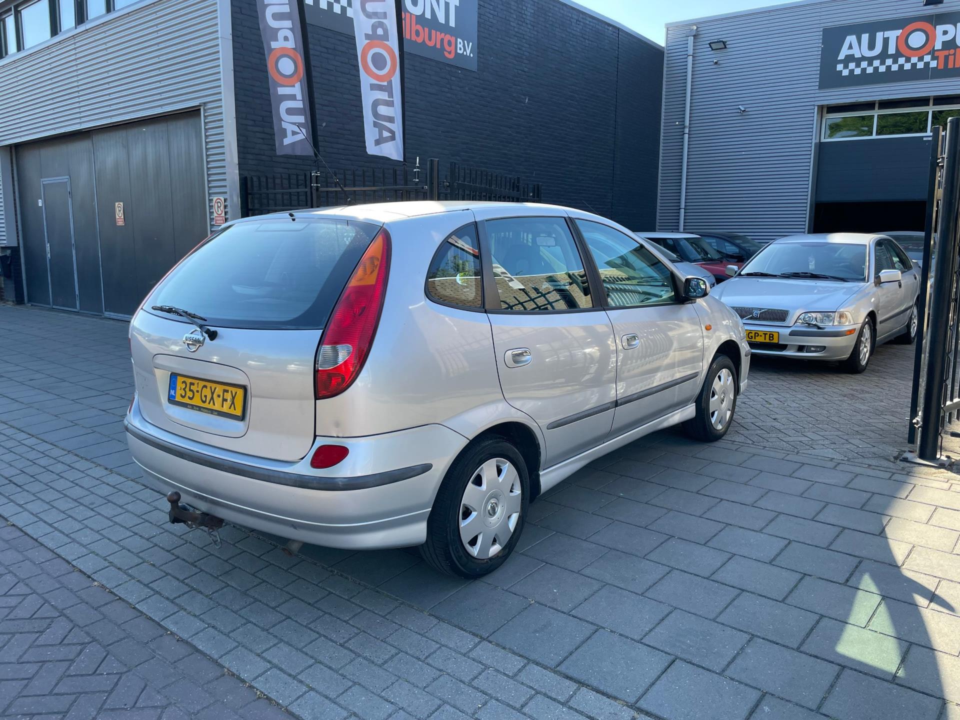 nissan-almera-tino-image4.jpg