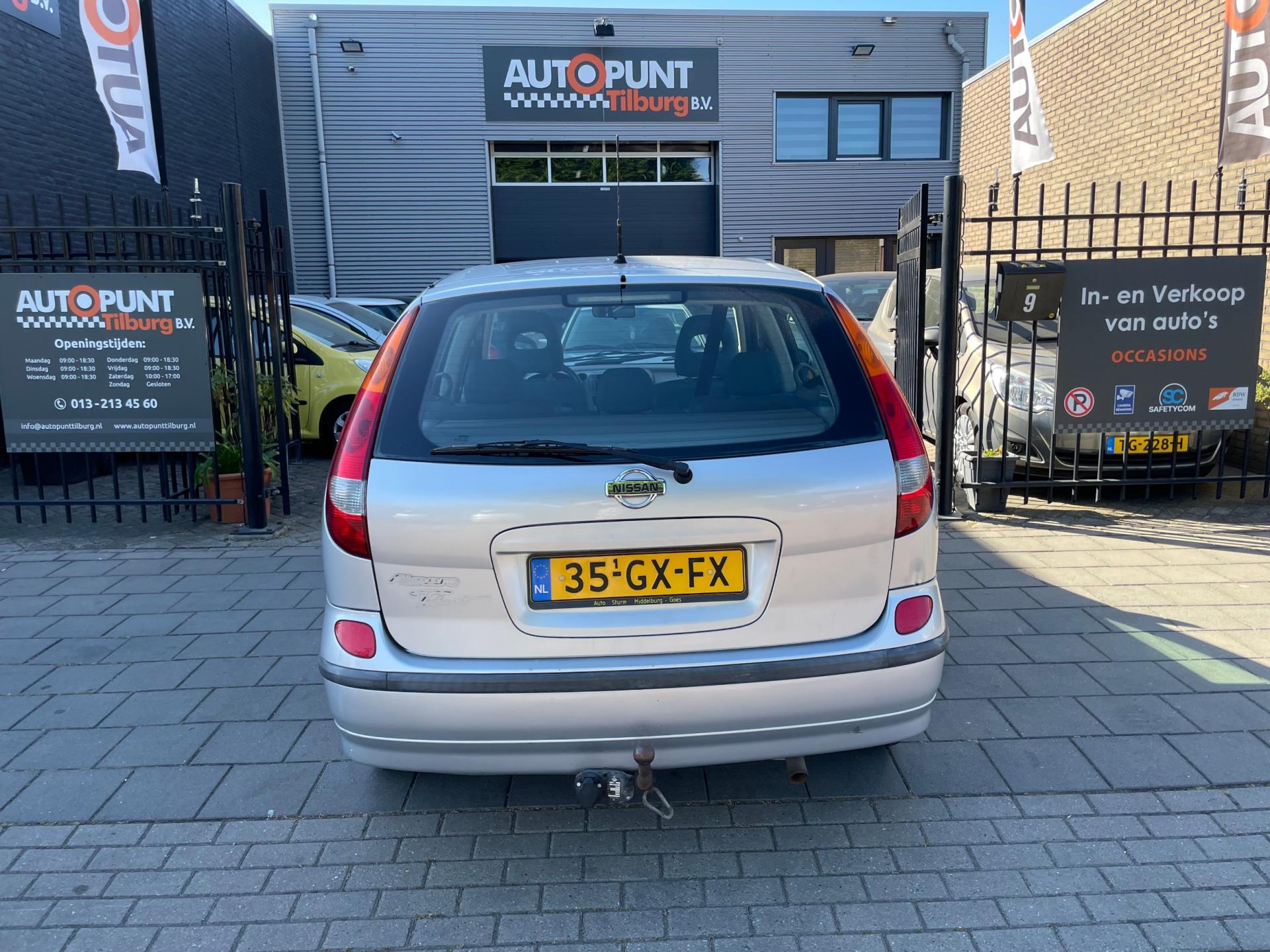 nissan-almera-tino-image5.jpg