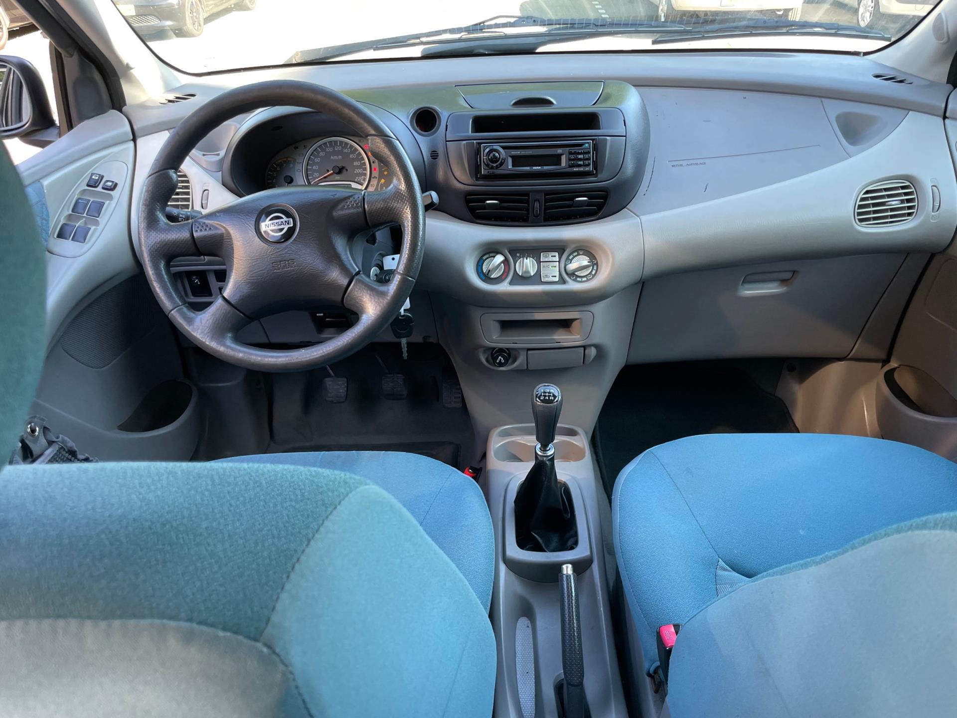 nissan-almera-tino-image8.jpg