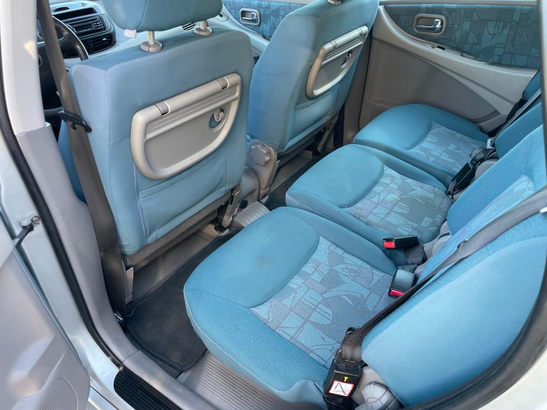 nissan-almera-tino-image9.jpg