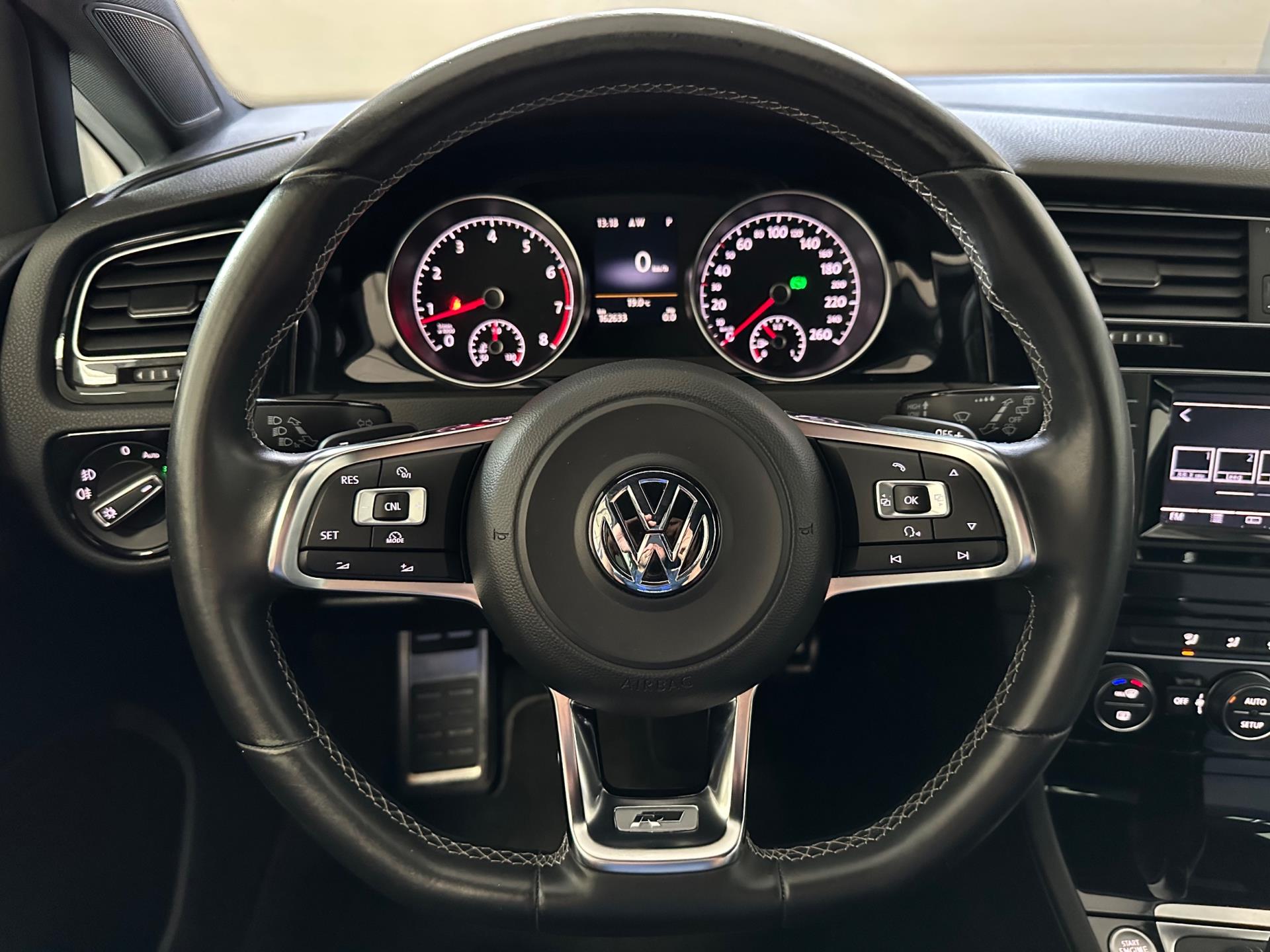 volkswagen-golf-image10.jpg