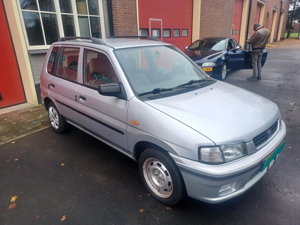 mazda-demio-image2.jpg