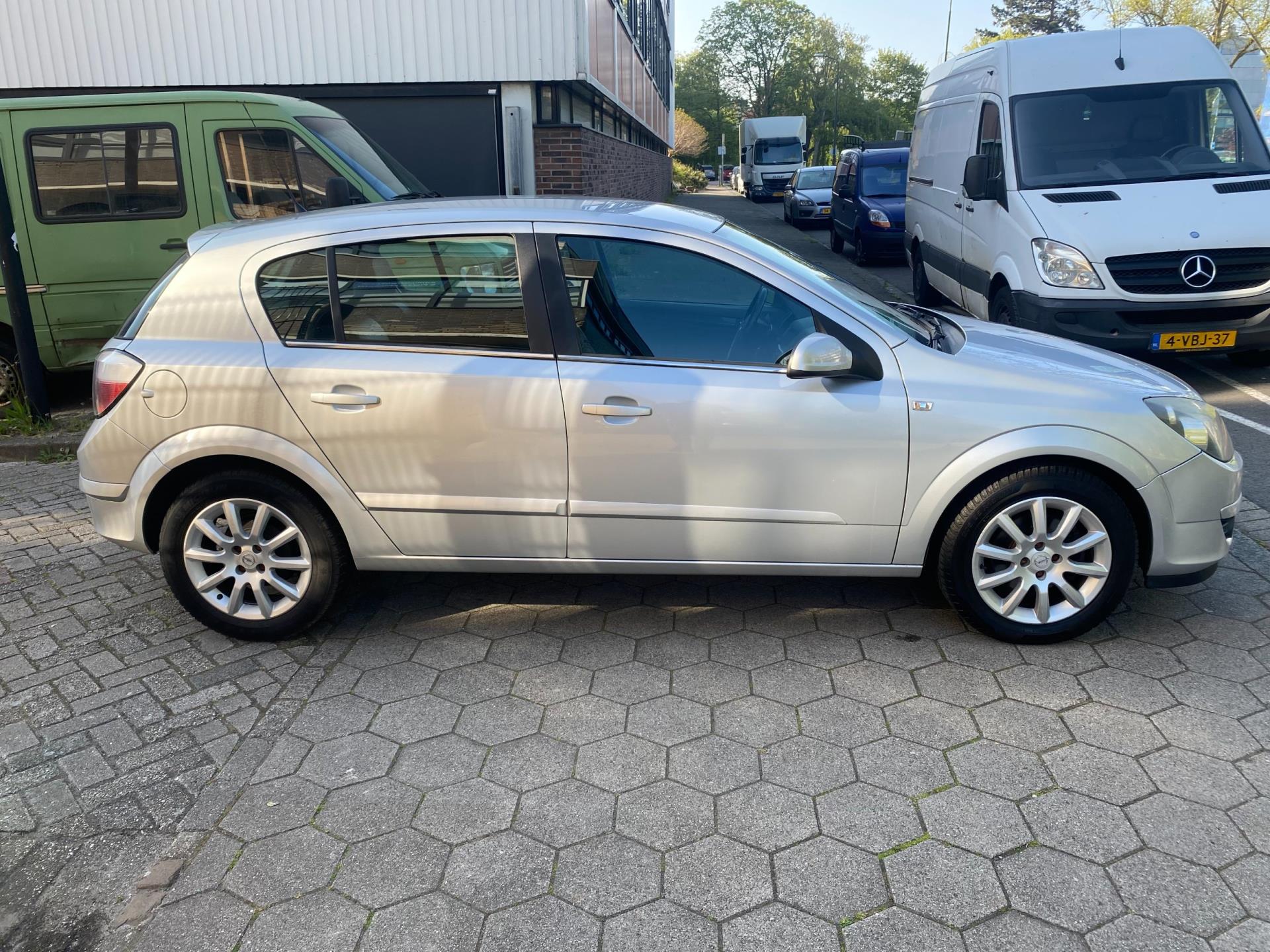 opel-astra-image8.jpg