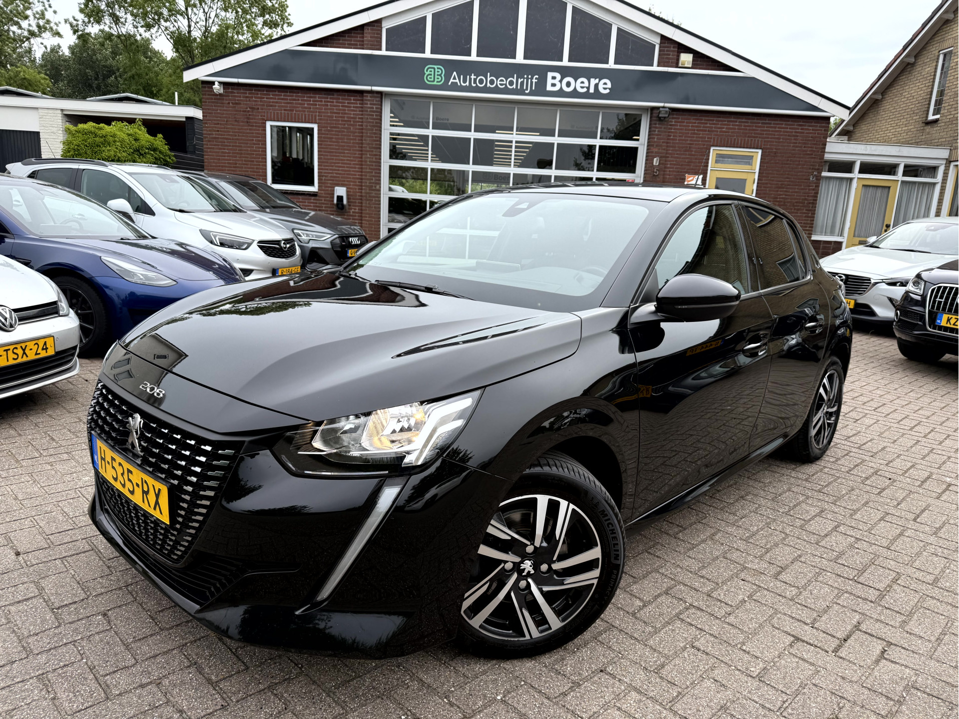 694417833/peugeot-208-image1.jpg