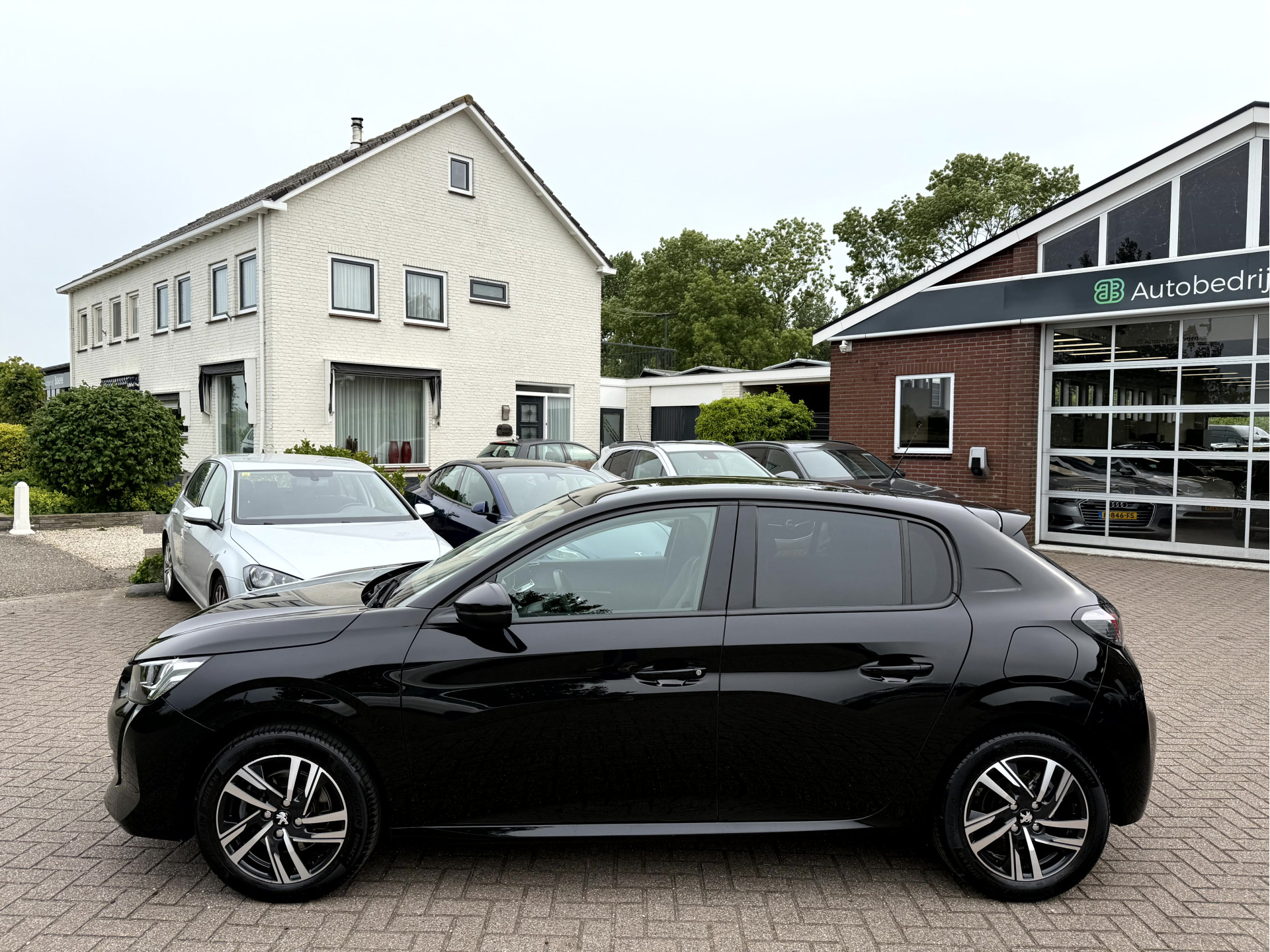 peugeot-208-image2.jpg