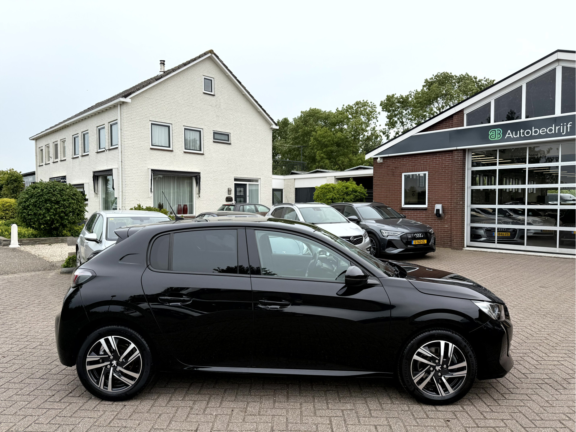 peugeot-208-image3.jpg