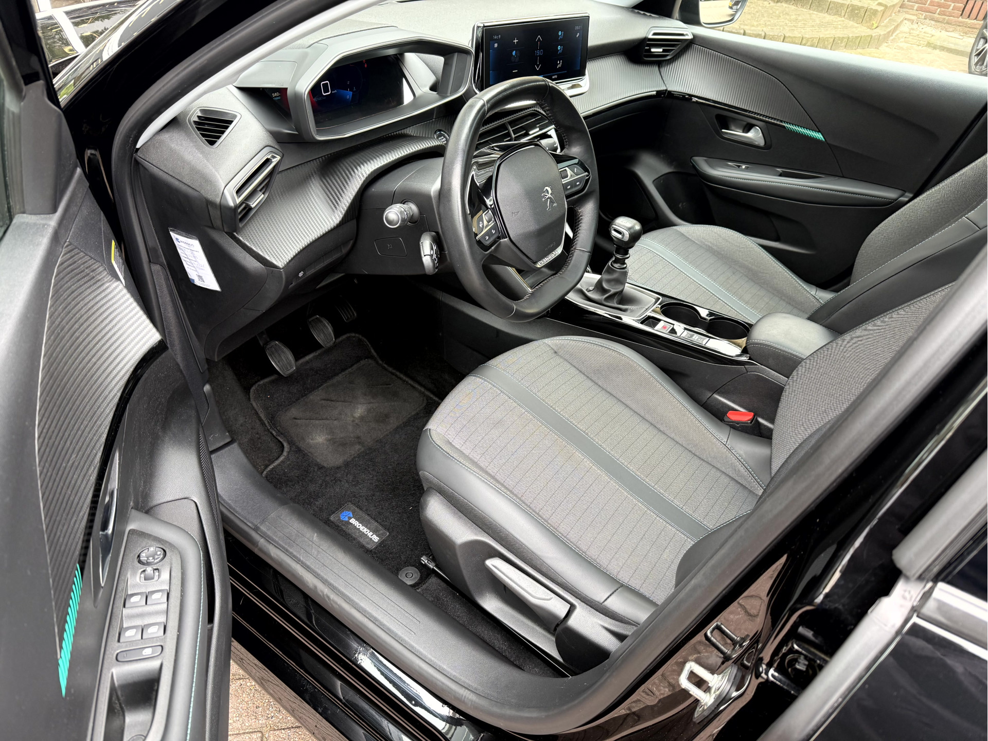 peugeot-208-image5.jpg