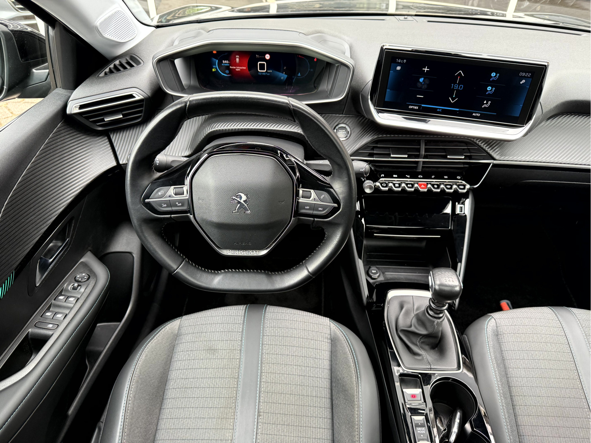 peugeot-208-image8.jpg