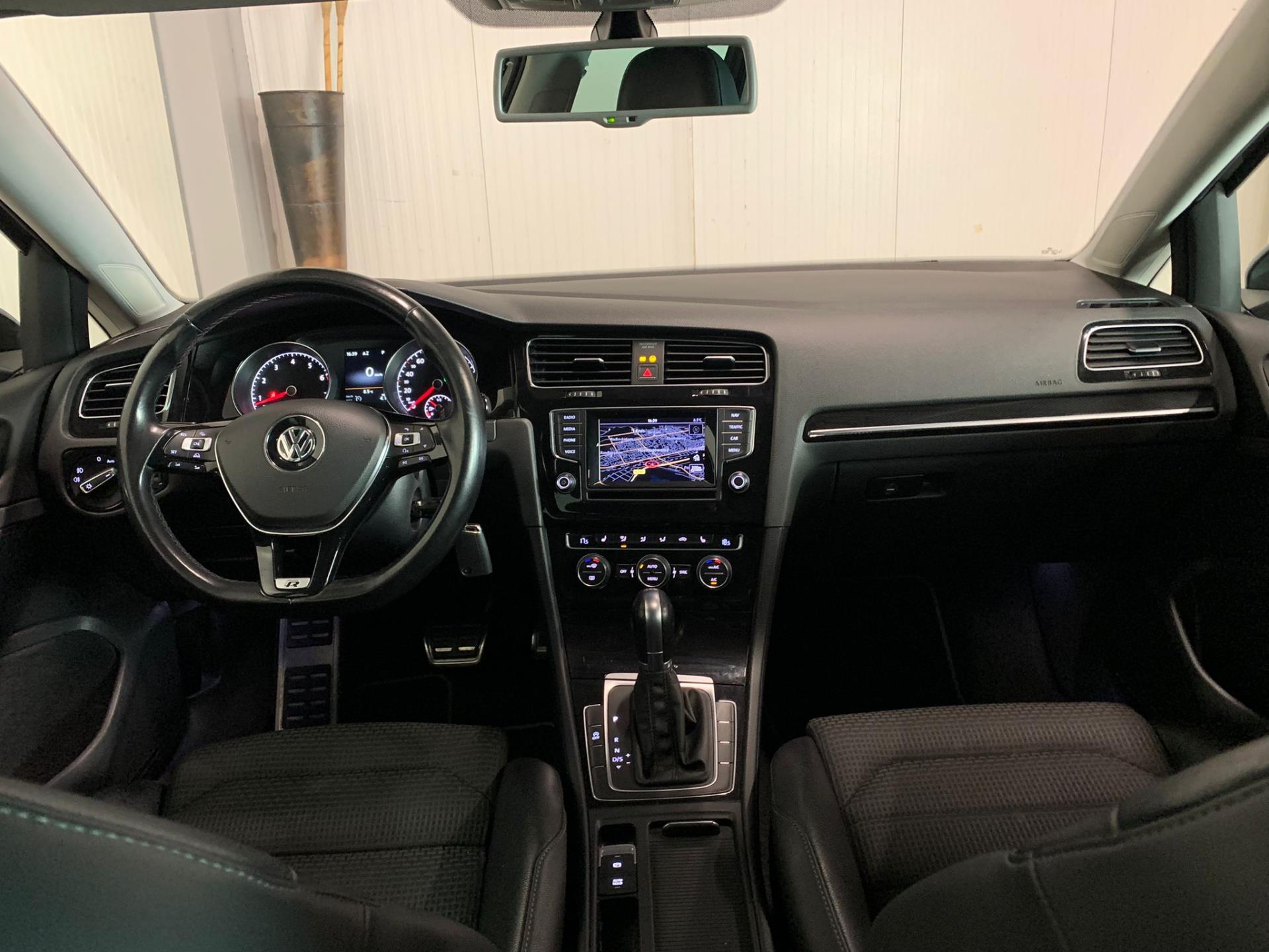 volkswagen-golf-variant-image3.jpg