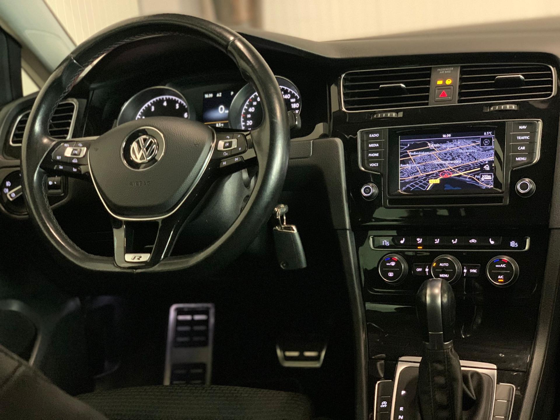volkswagen-golf-variant-image9.jpg