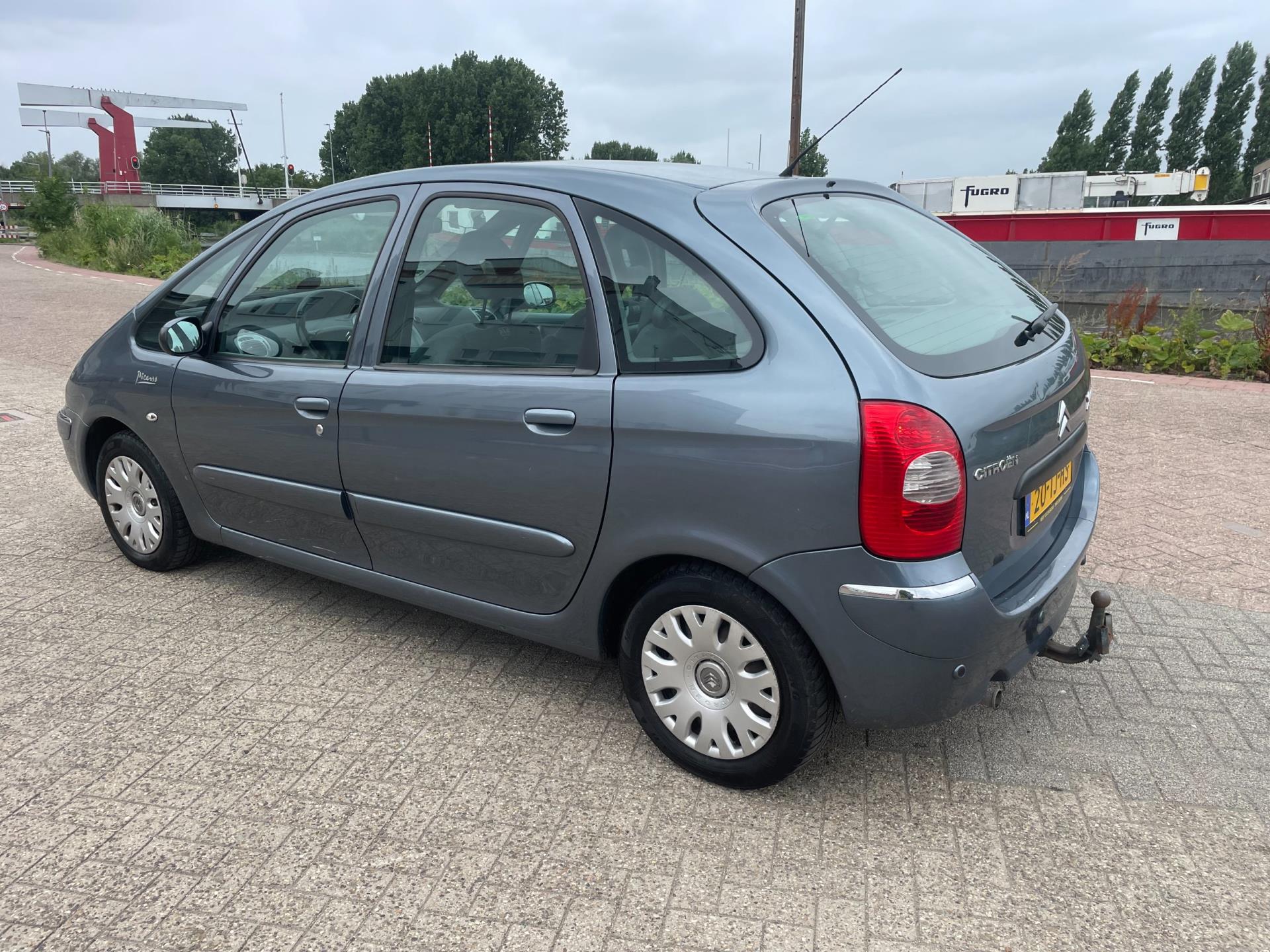 citroen-xsara-picasso-image7.jpg
