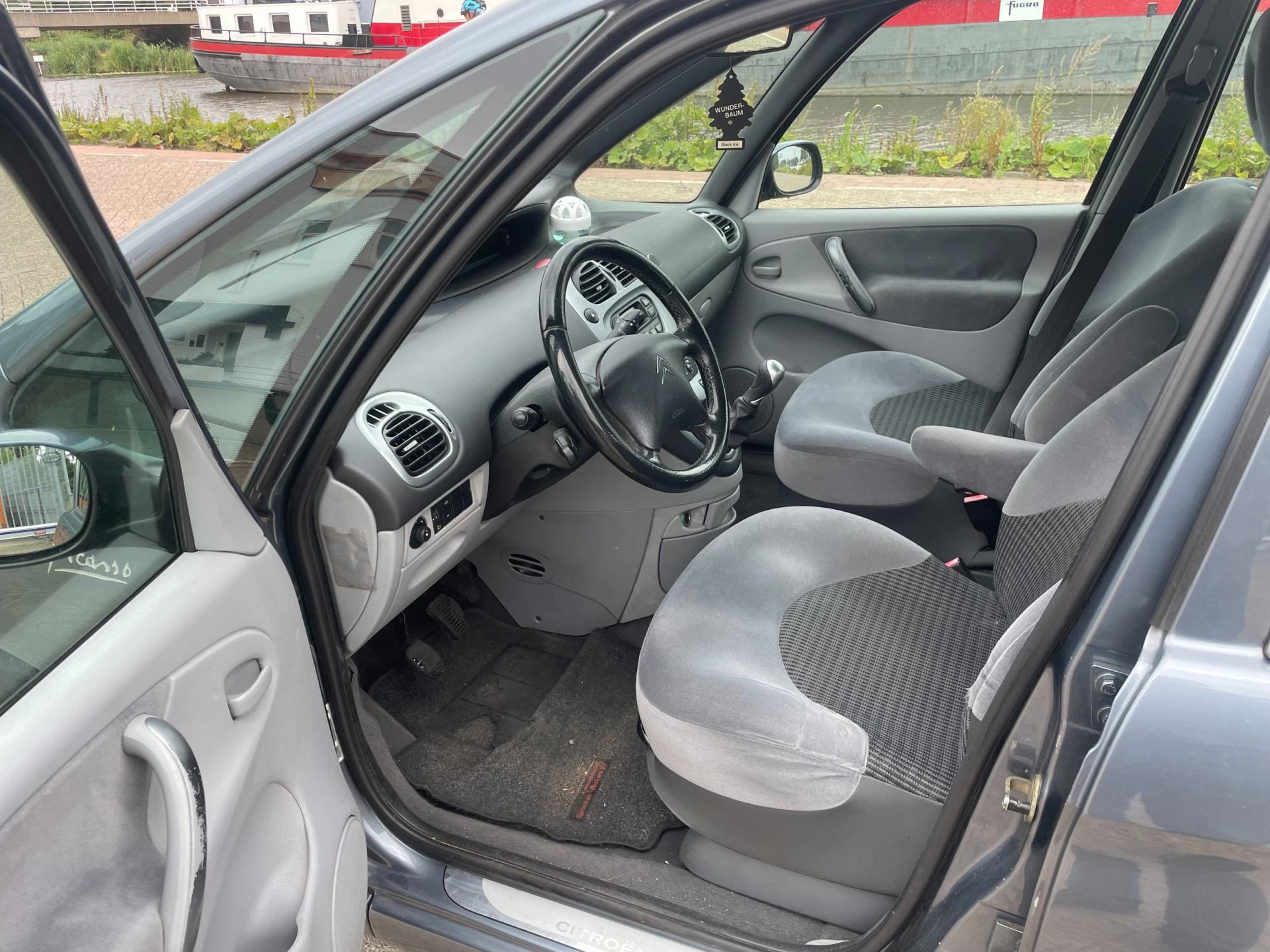 citroen-xsara-picasso-image8.jpg