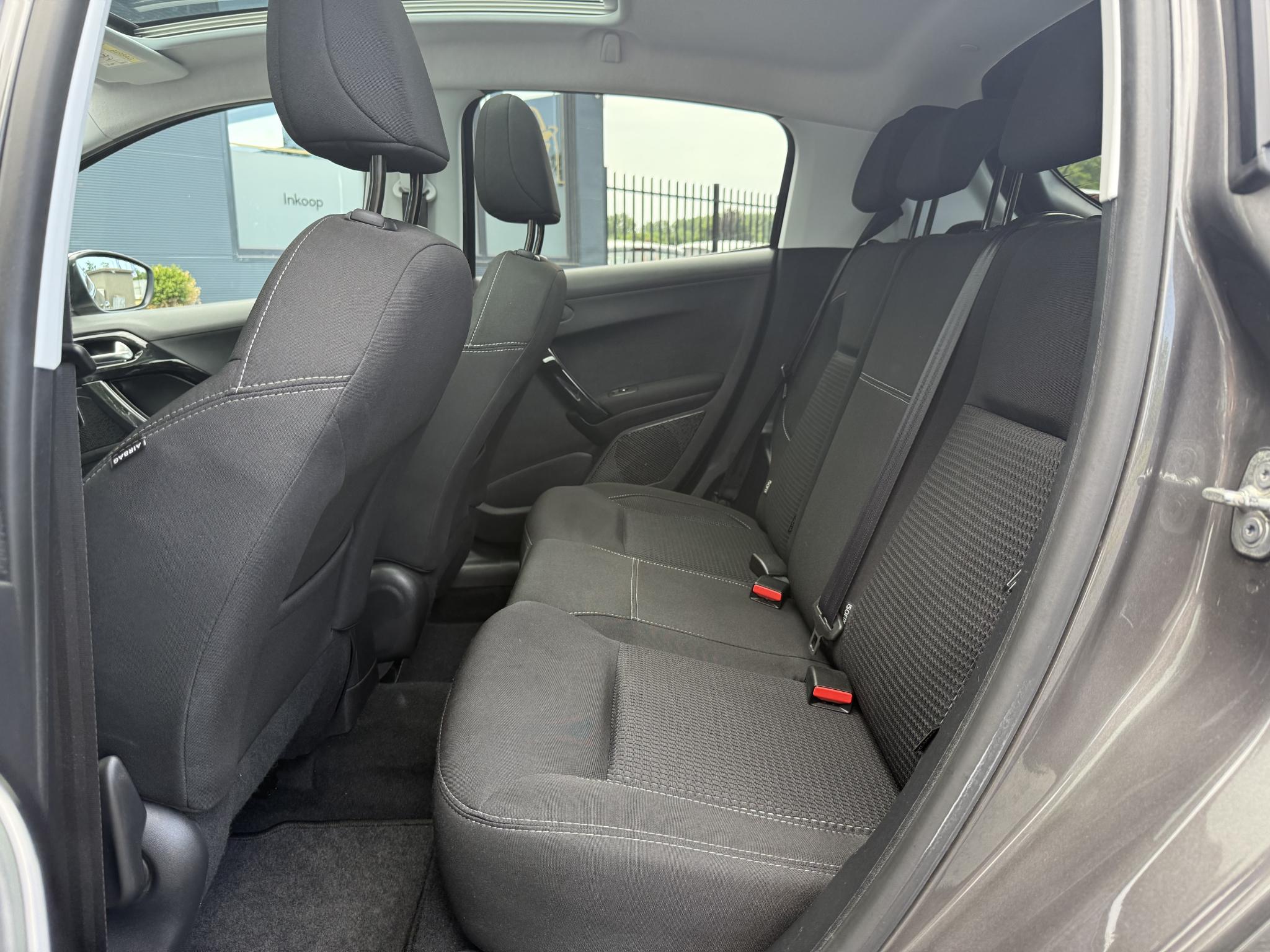 peugeot-208-image8.jpg