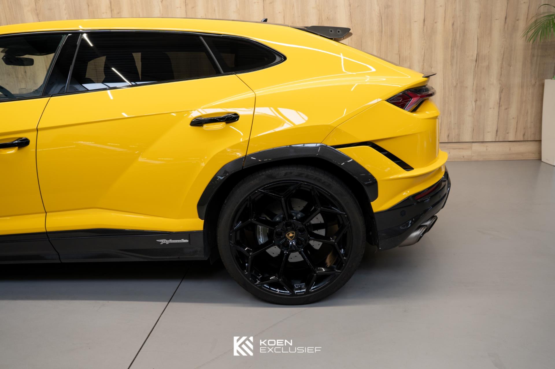 lamborghini-urus-image8.jpg