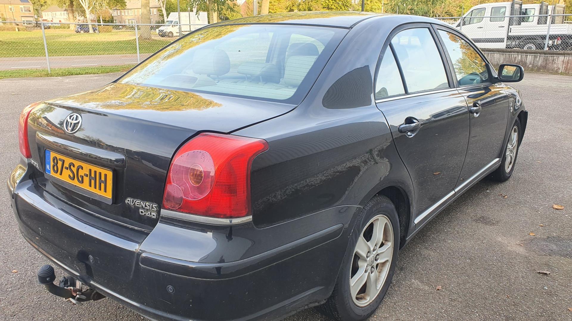 toyota-avensis-image4.jpg