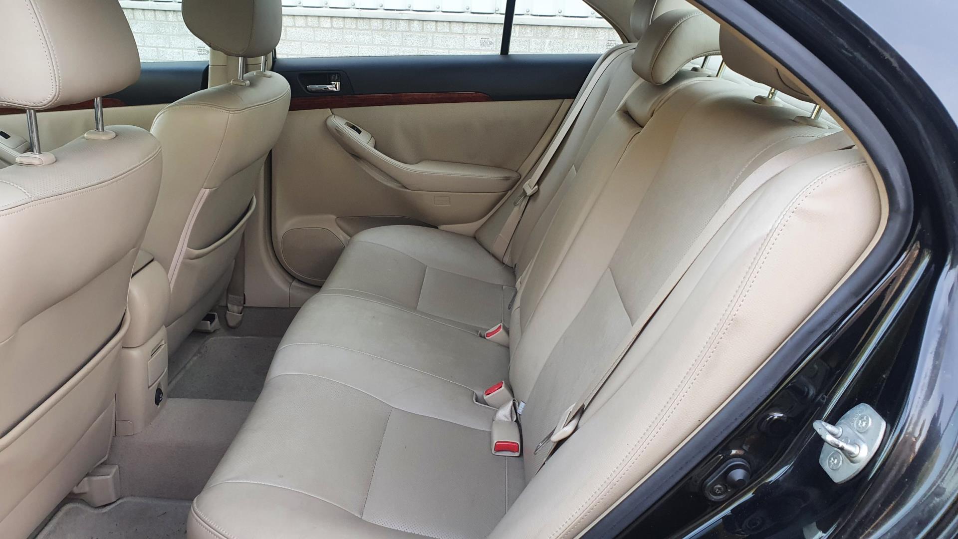 toyota-avensis-image5.jpg
