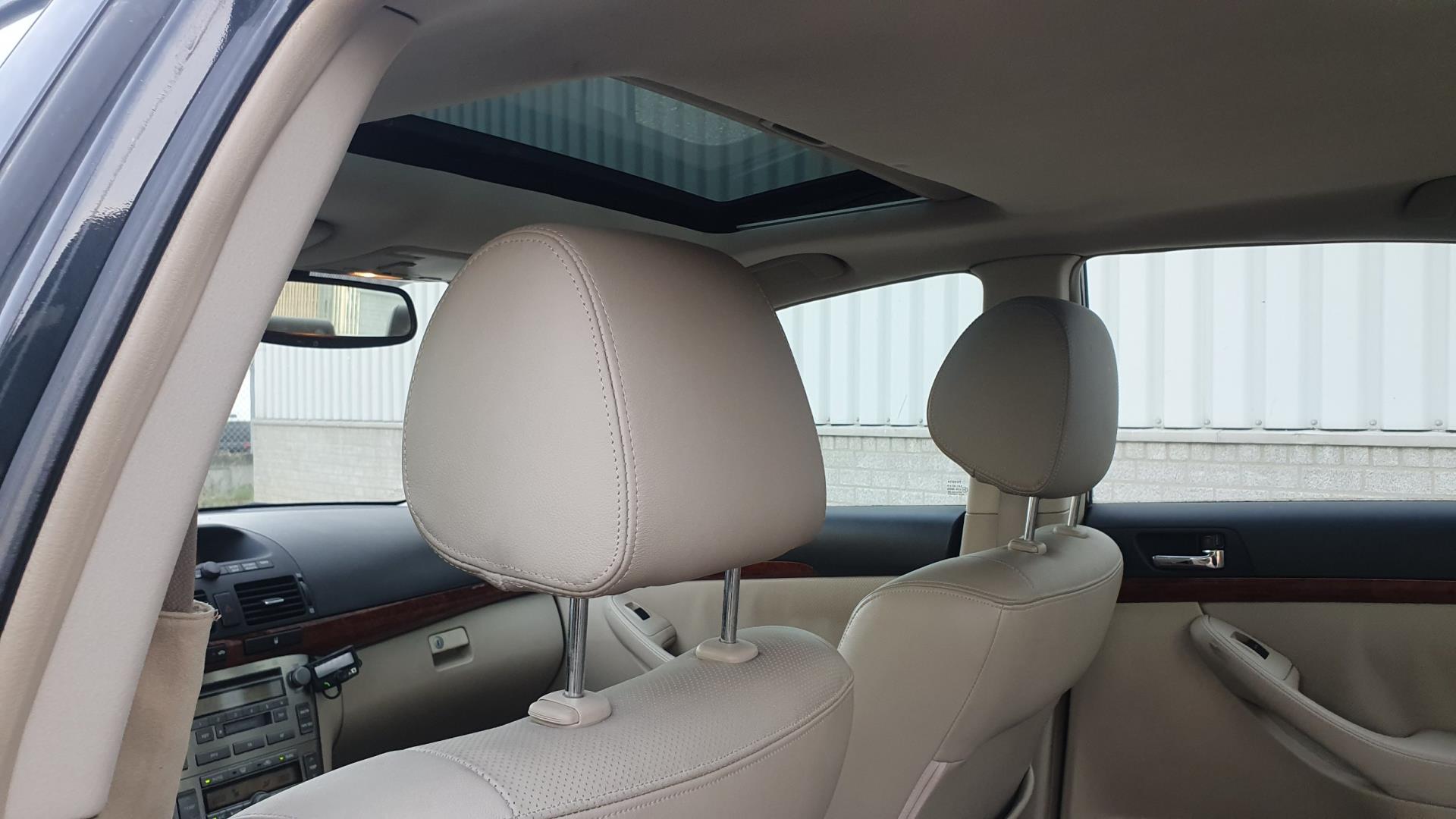 toyota-avensis-image6.jpg