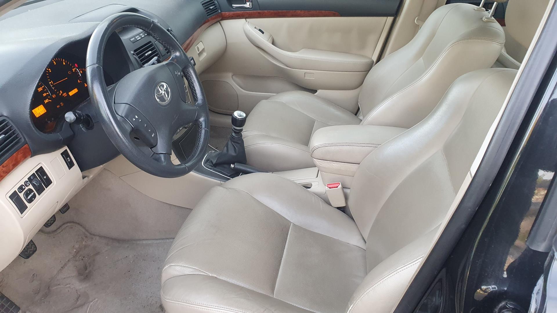 toyota-avensis-image7.jpg