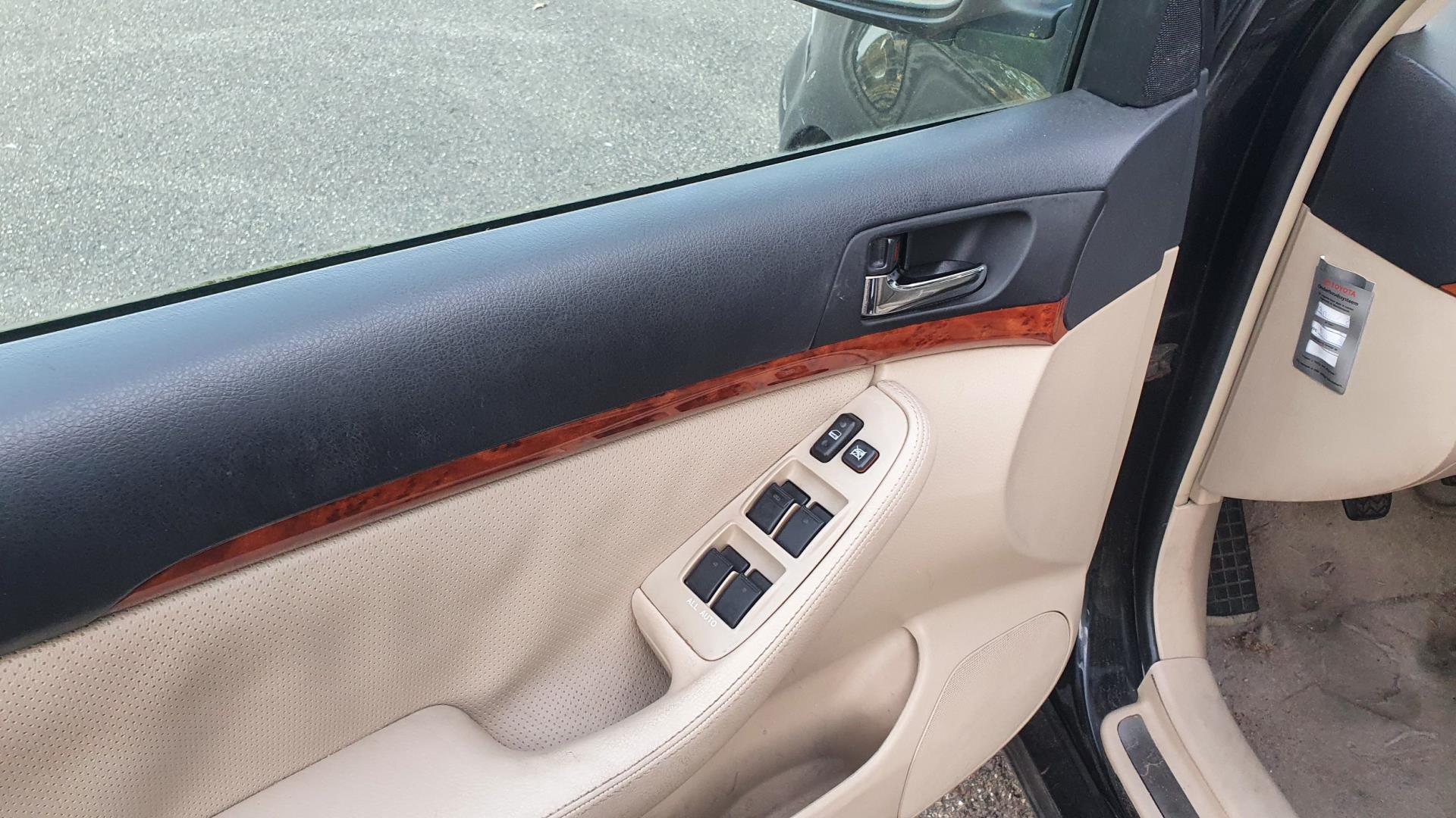 toyota-avensis-image8.jpg