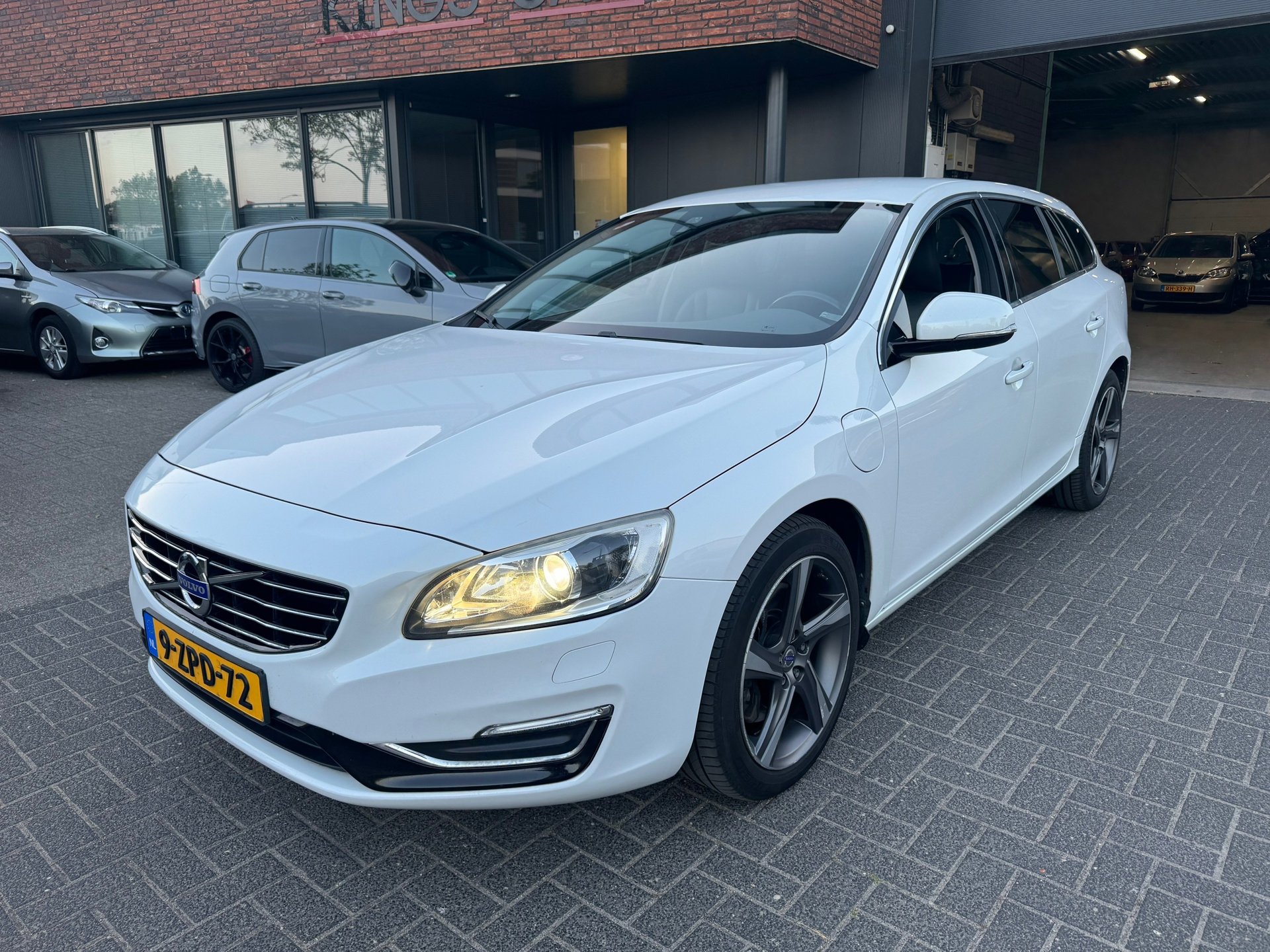737837770/volvo-v60-image1.jpg
