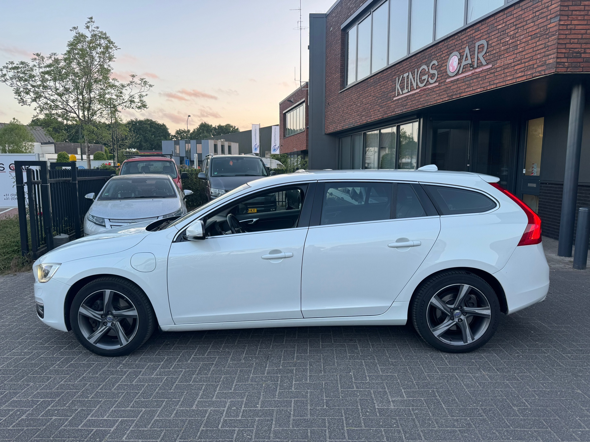volvo-v60-image2.jpg