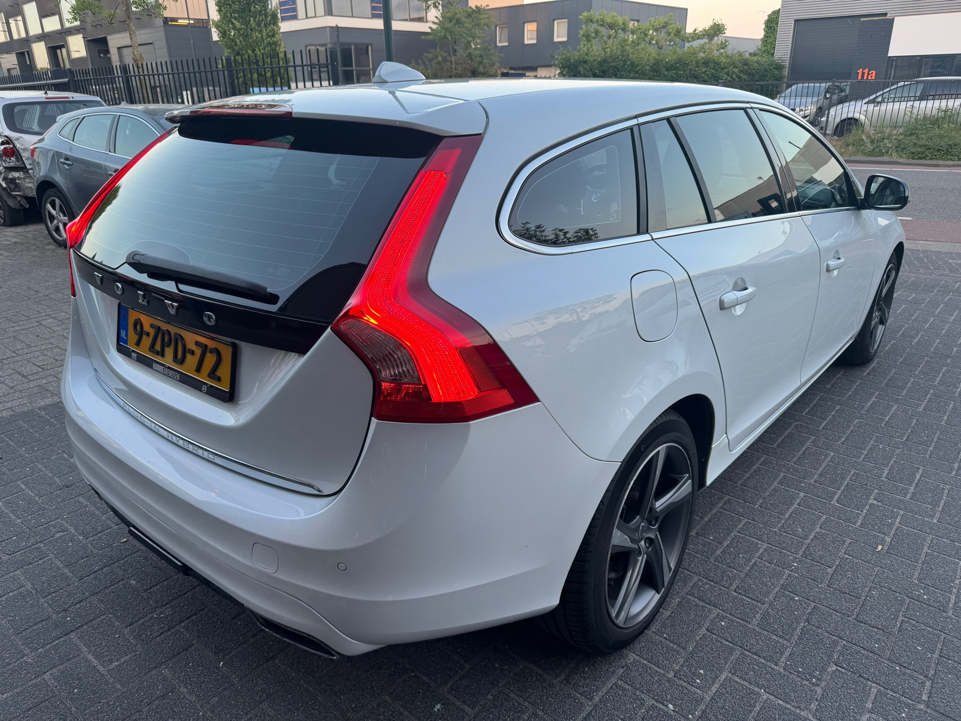 volvo-v60-image5.jpg
