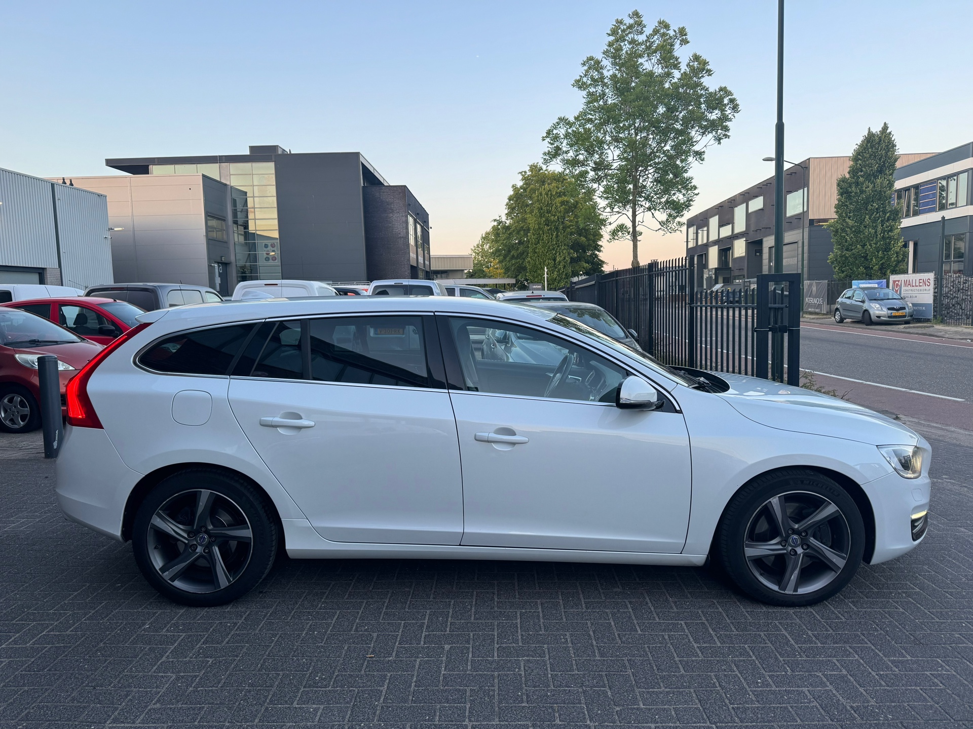 volvo-v60-image6.jpg