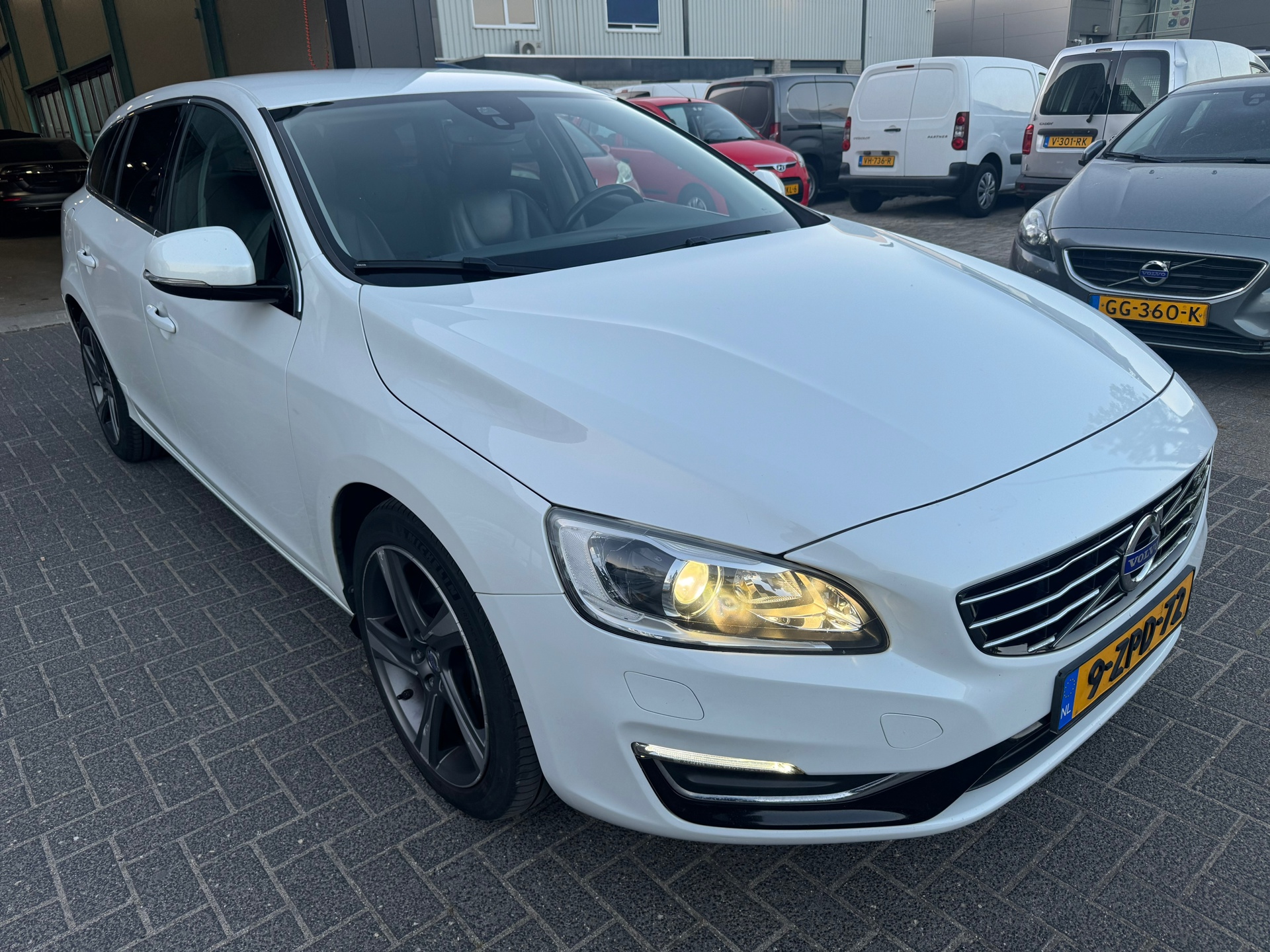 volvo-v60-image7.jpg