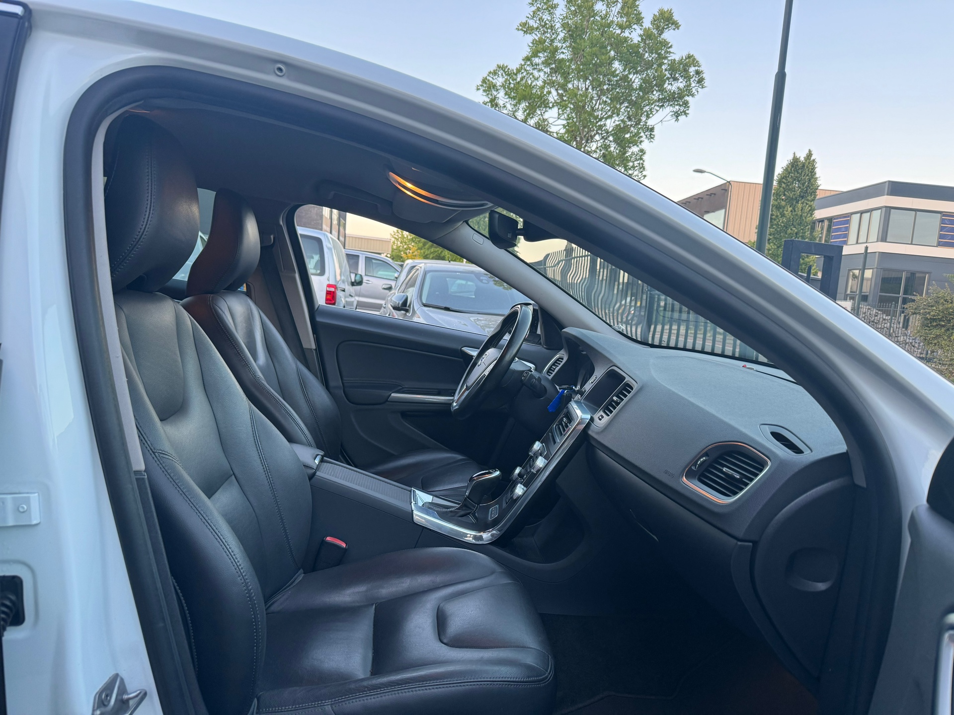 volvo-v60-image9.jpg