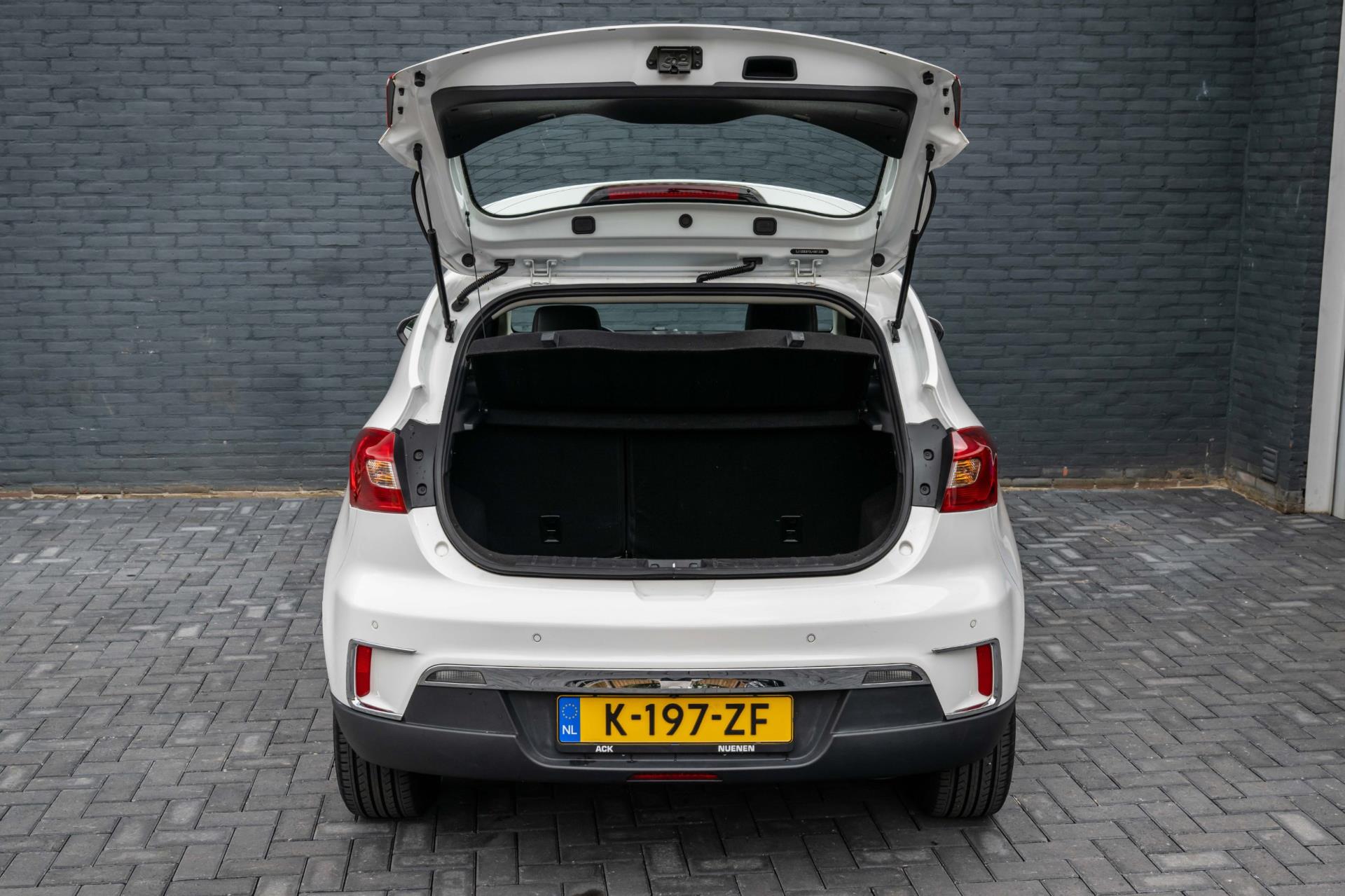 jac-iev7-image10.jpg