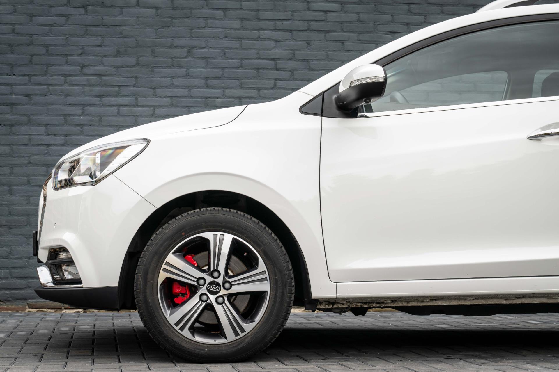 jac-iev7-image3.jpg
